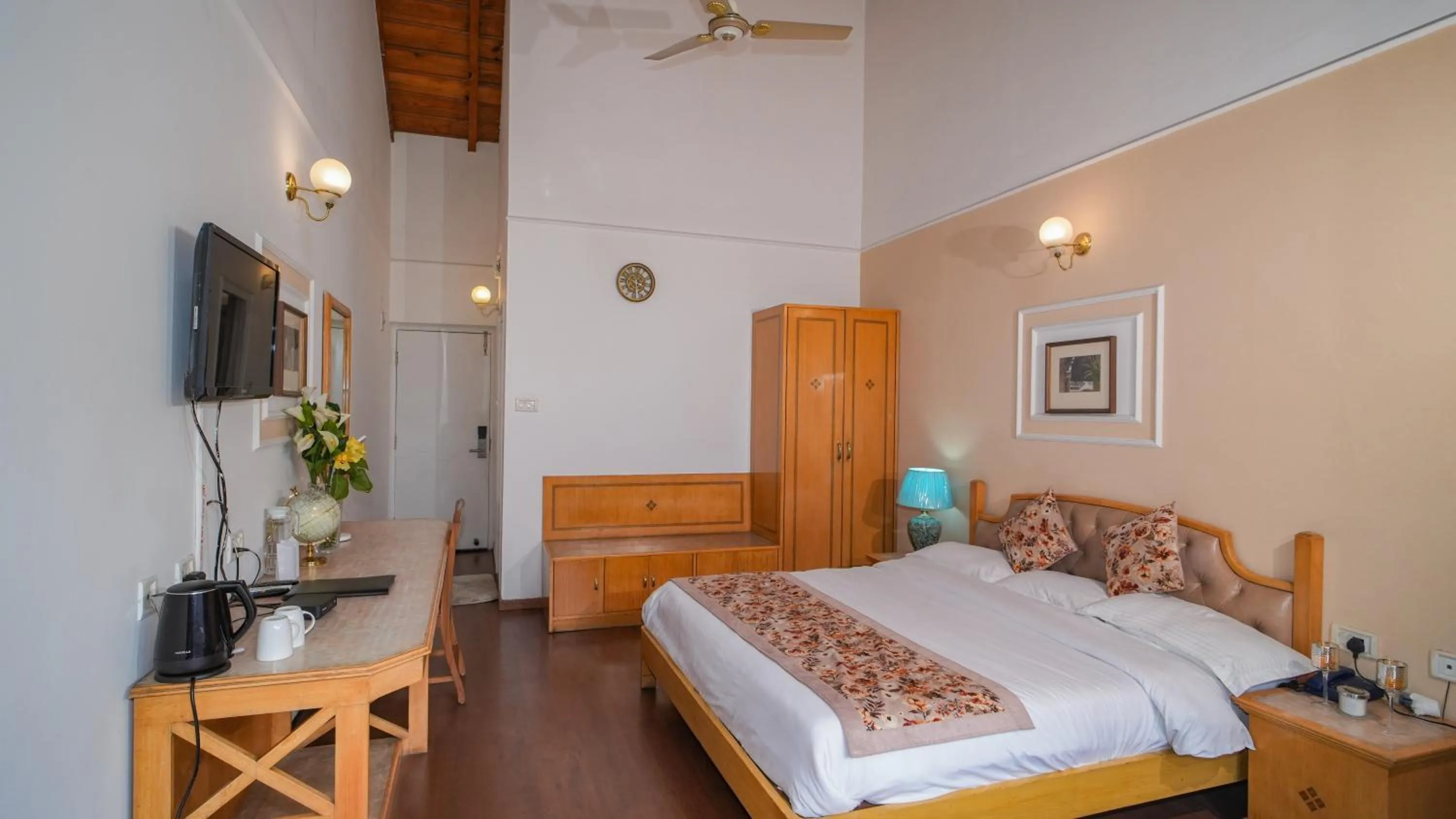 Photo of the whole room, Bed in Neelesh Inn- A Luxury Lake View Hotel- 20 kms from Nainital