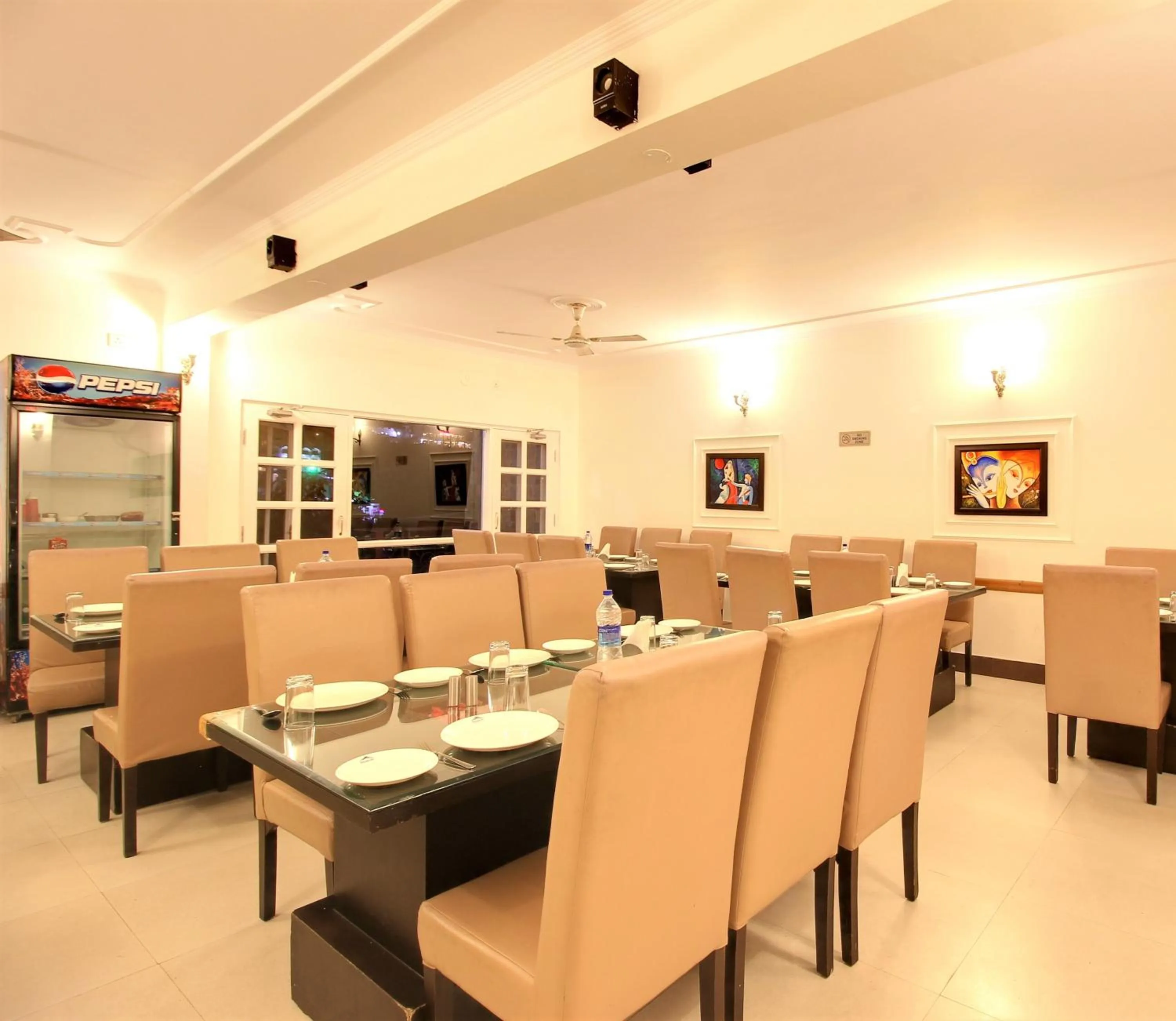 Restaurant/places to eat in Neelesh Inn- A Luxury Lake View Hotel- 20 kms from Nainital