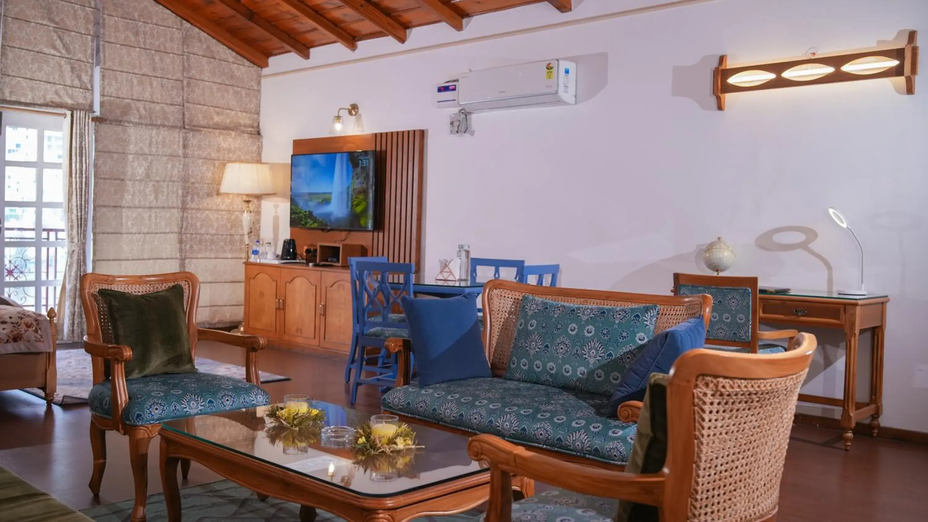 TV and multimedia in Neelesh Inn- A Luxury Lake View Hotel- 20 kms from Nainital TV and multimedia in Neelesh Inn- A Luxury Lake View Hotel- 20 kms from Nainital