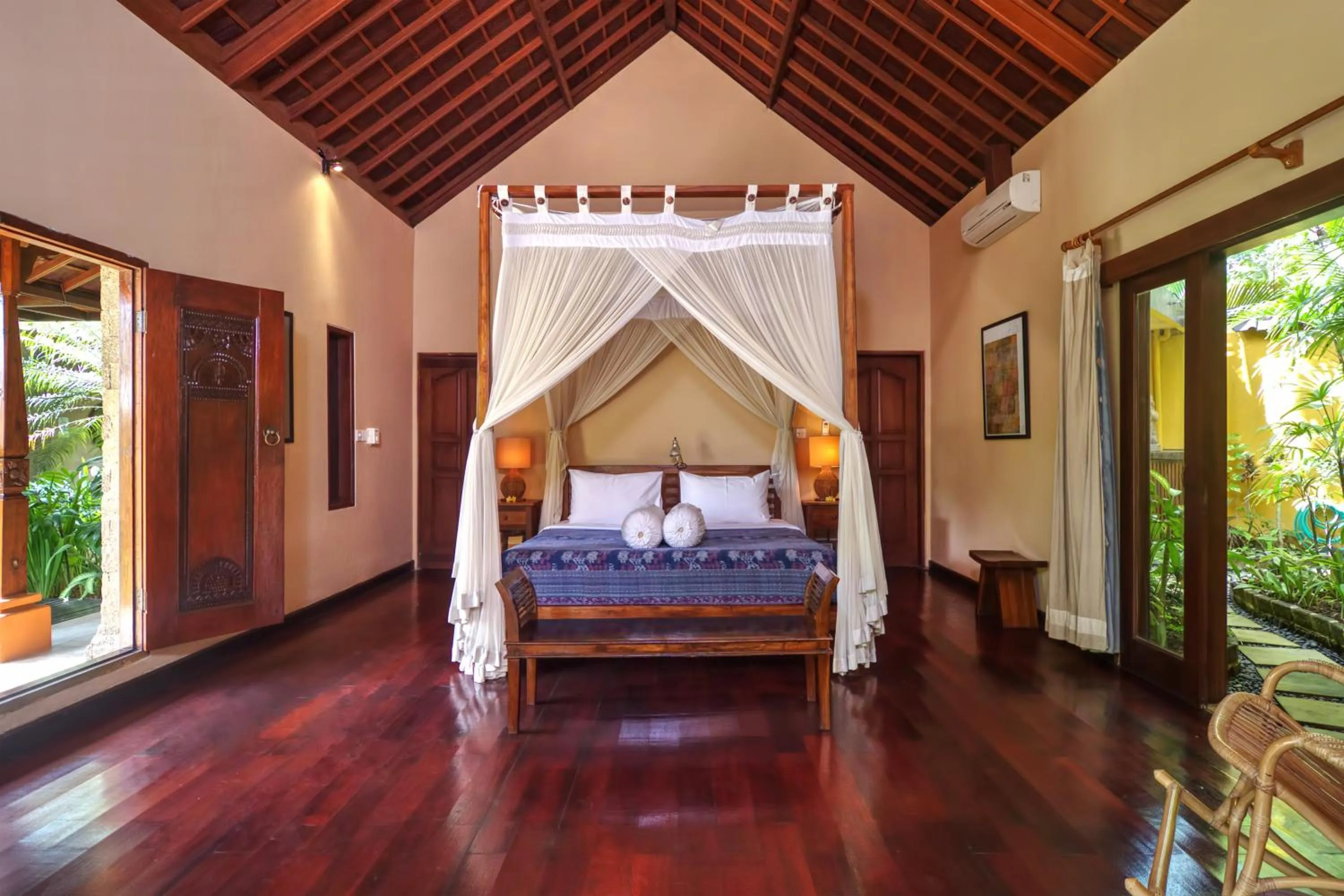 Bedroom, Bed in Villa Plawa Asri