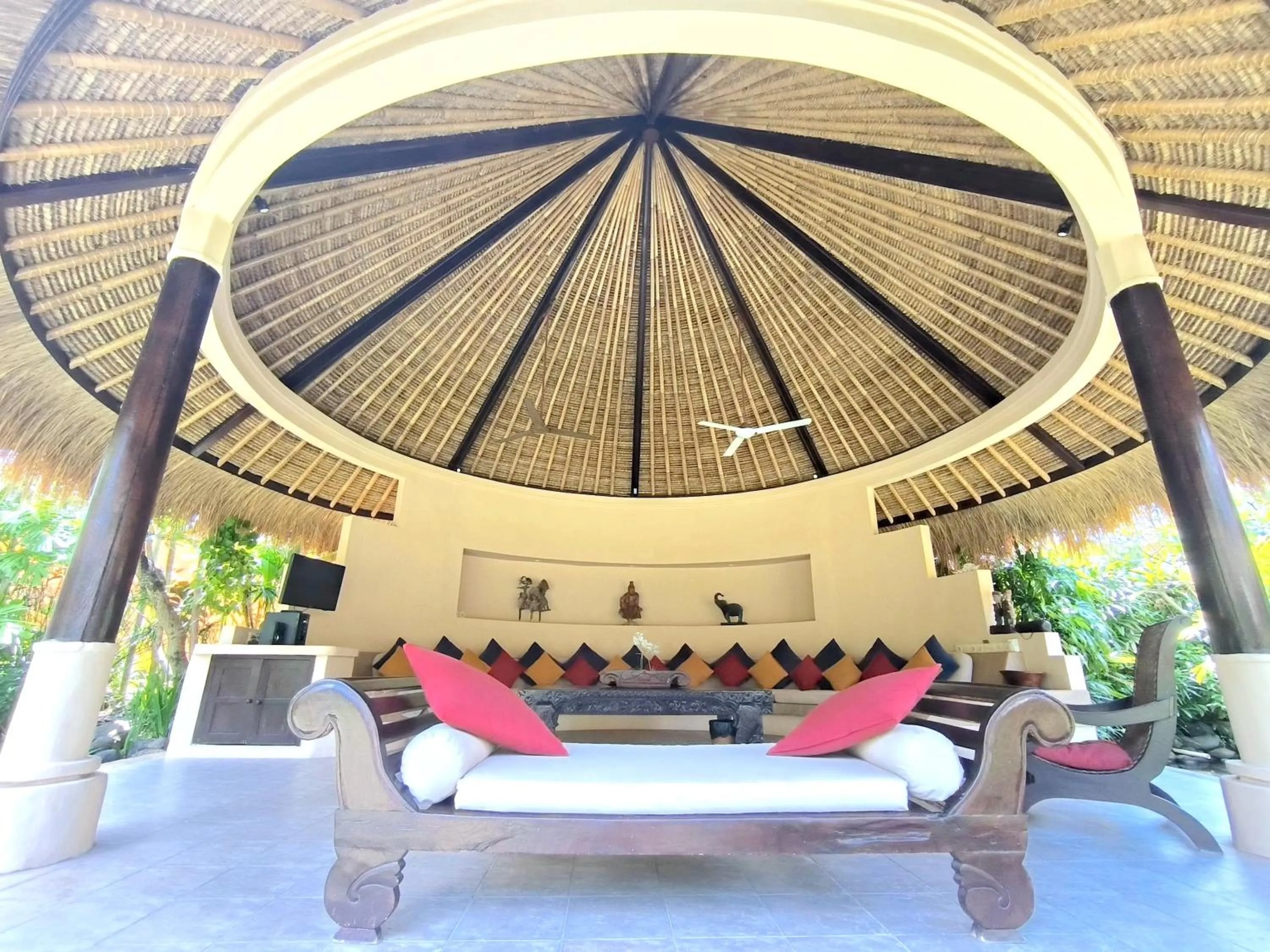 Communal lounge/ TV room in Villa Plawa Asri