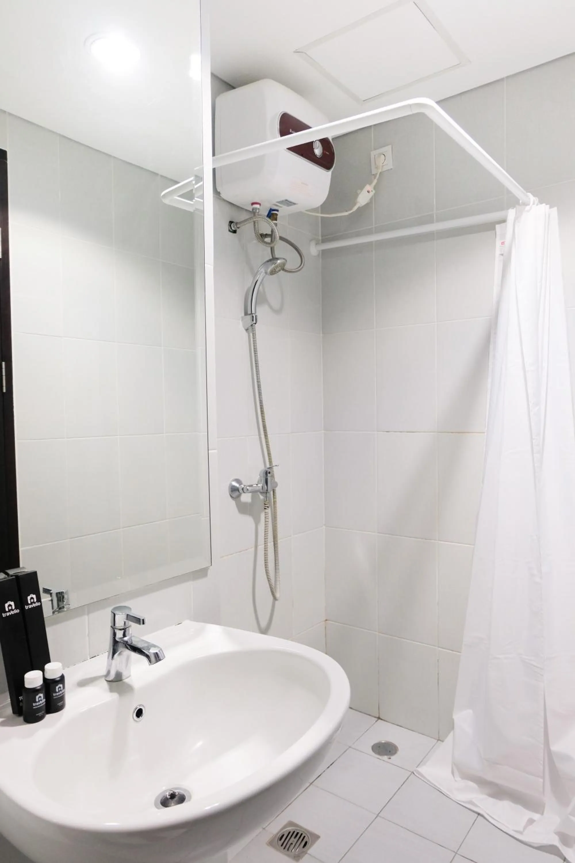 Cozy and Compact Casa De Parco Studio Apartment By Travelio