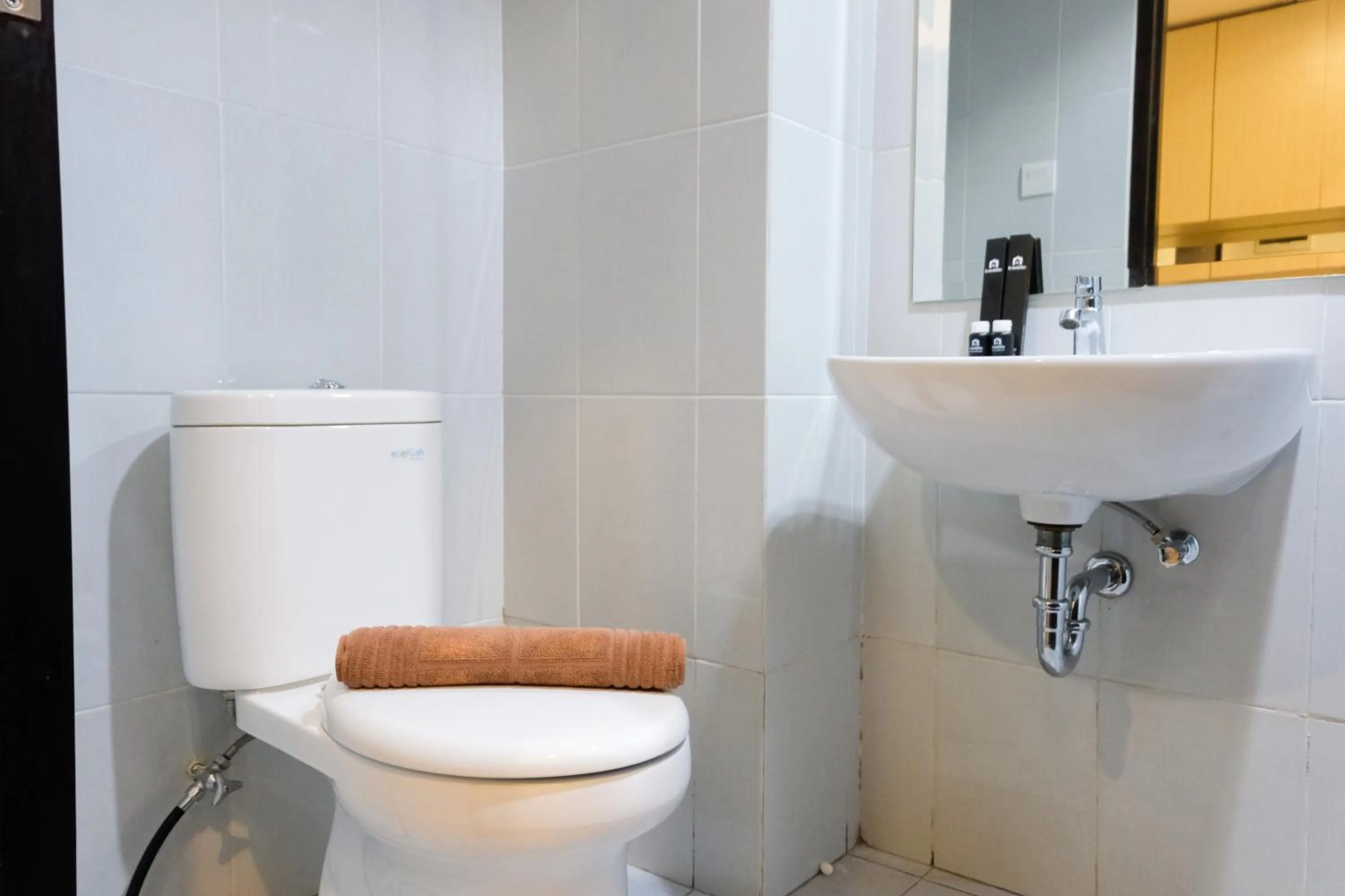 Cozy and Compact Casa De Parco Studio Apartment By Travelio