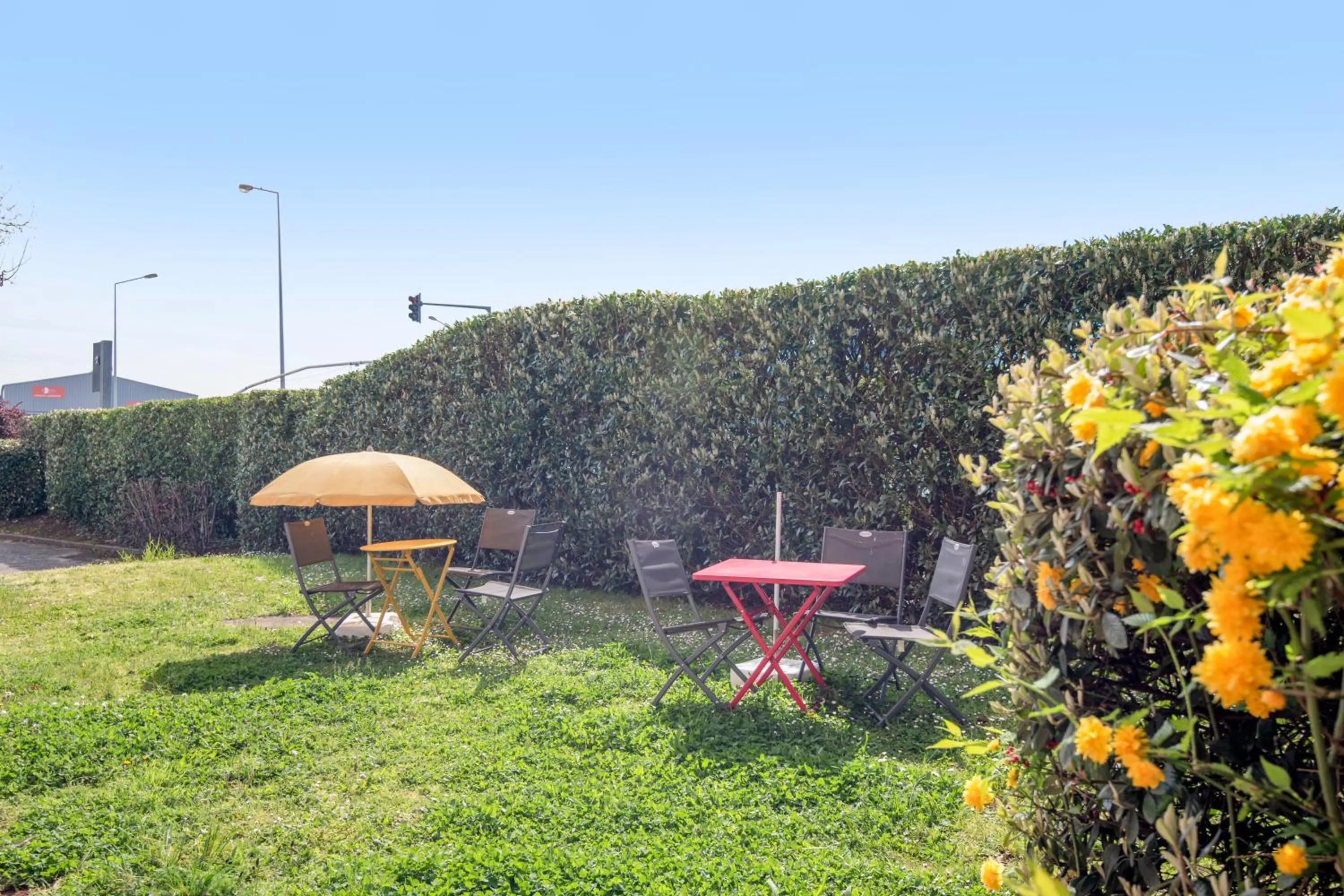 Patio in Premiere Classe Lyon Est - Bron Eurexpo