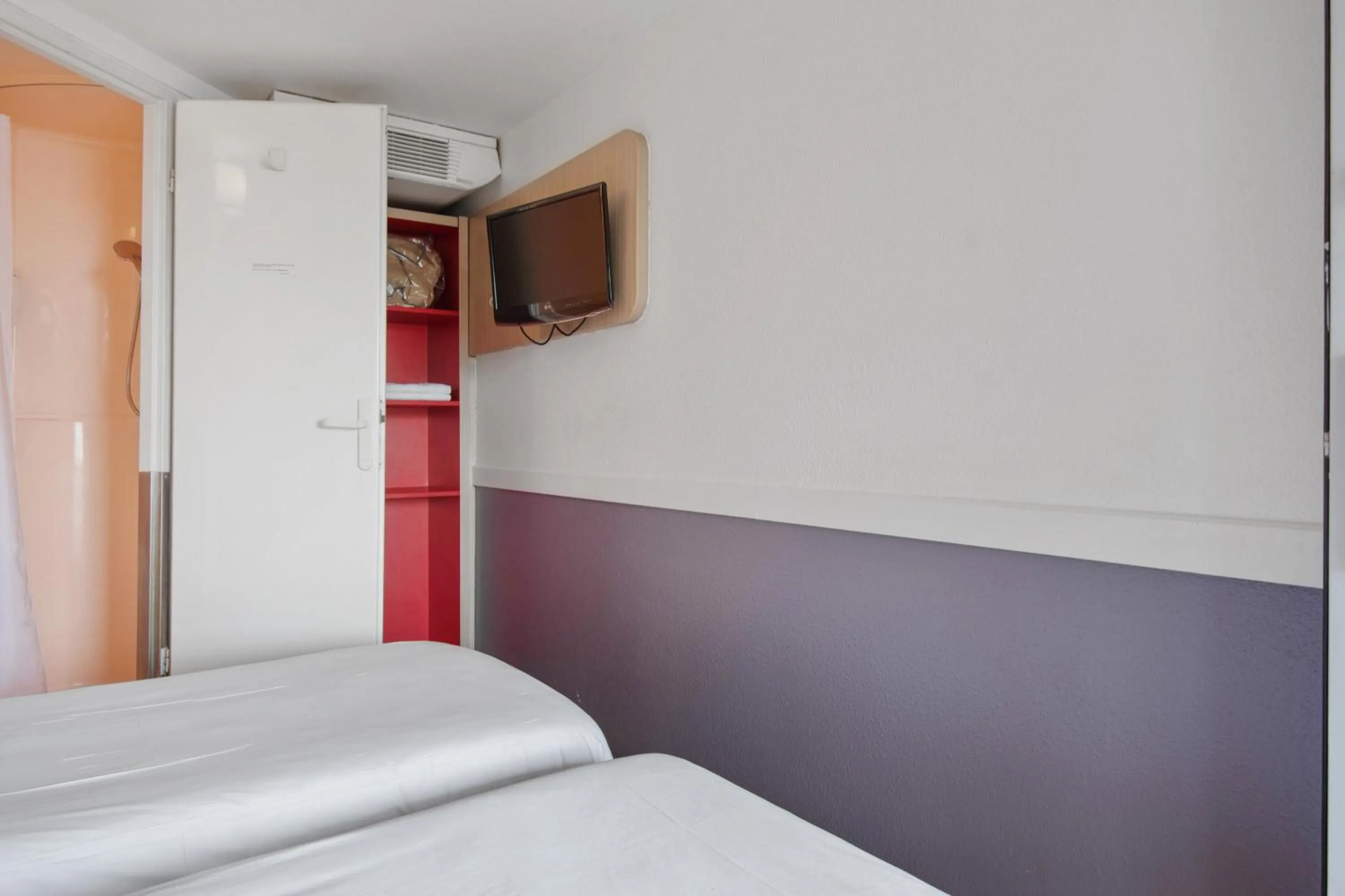 Bedroom, Bed in Premiere Classe Lyon Est - Bron Eurexpo