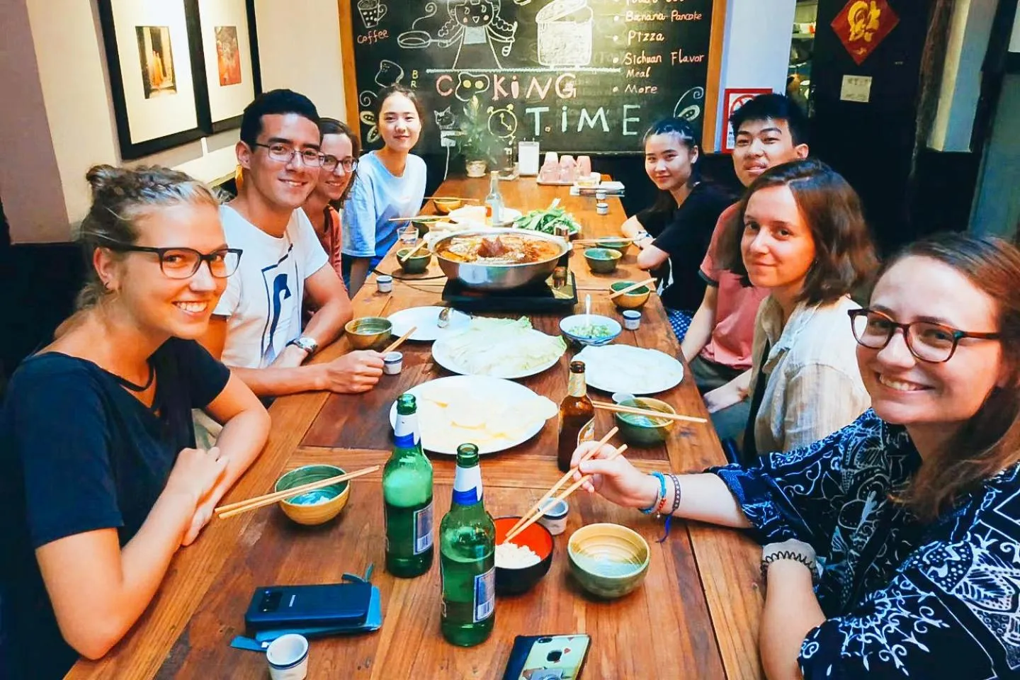 Communal lounge/ TV room in Chengdu Mix Hostel