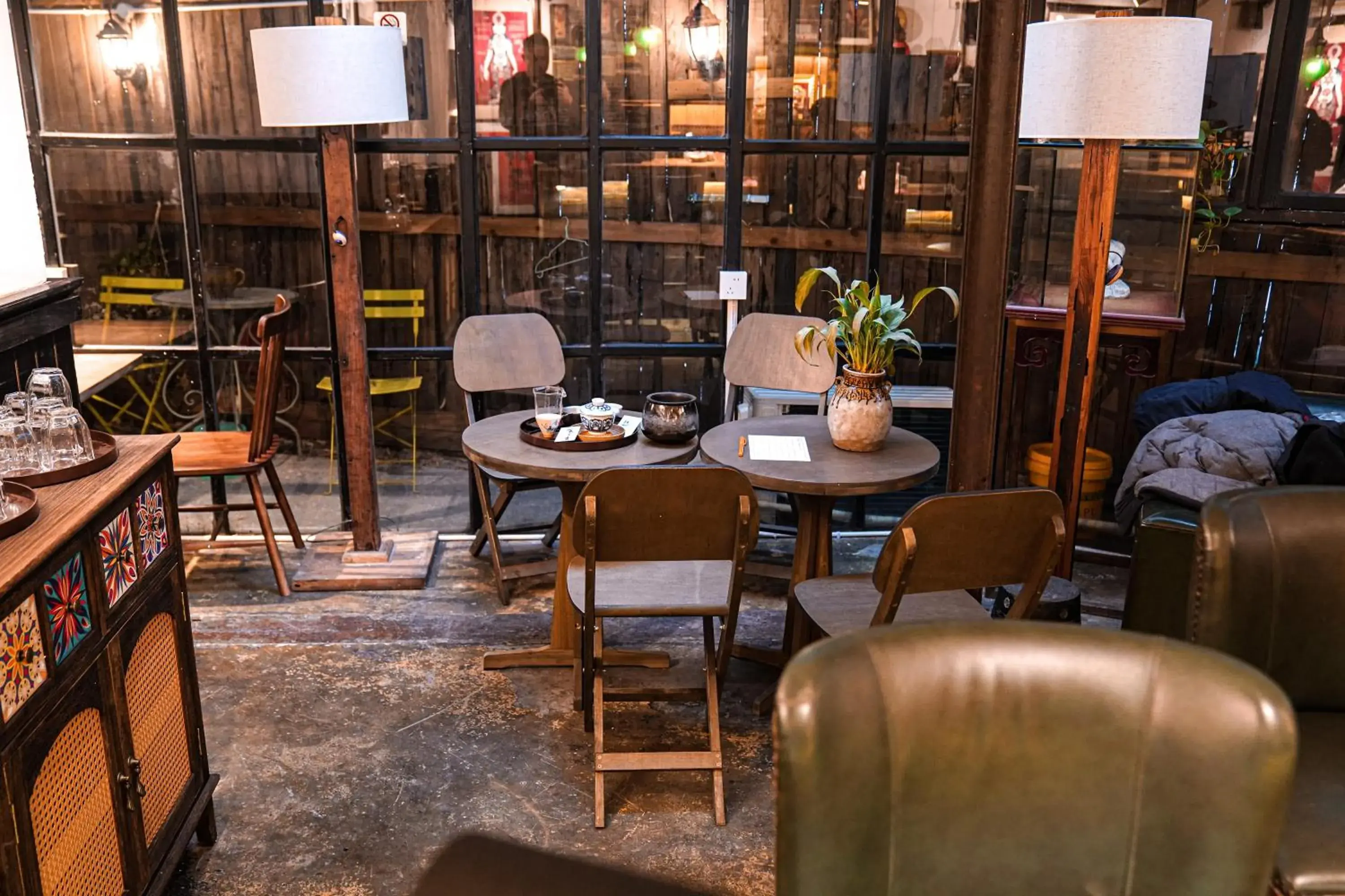 Restaurant/places to eat in POSHPACKER - Chengdu Mix Hostel - Cicada Zen Yard Restaurant/places to eat in POSHPACKER - Chengdu Mix Hostel - Cicada Zen Yard