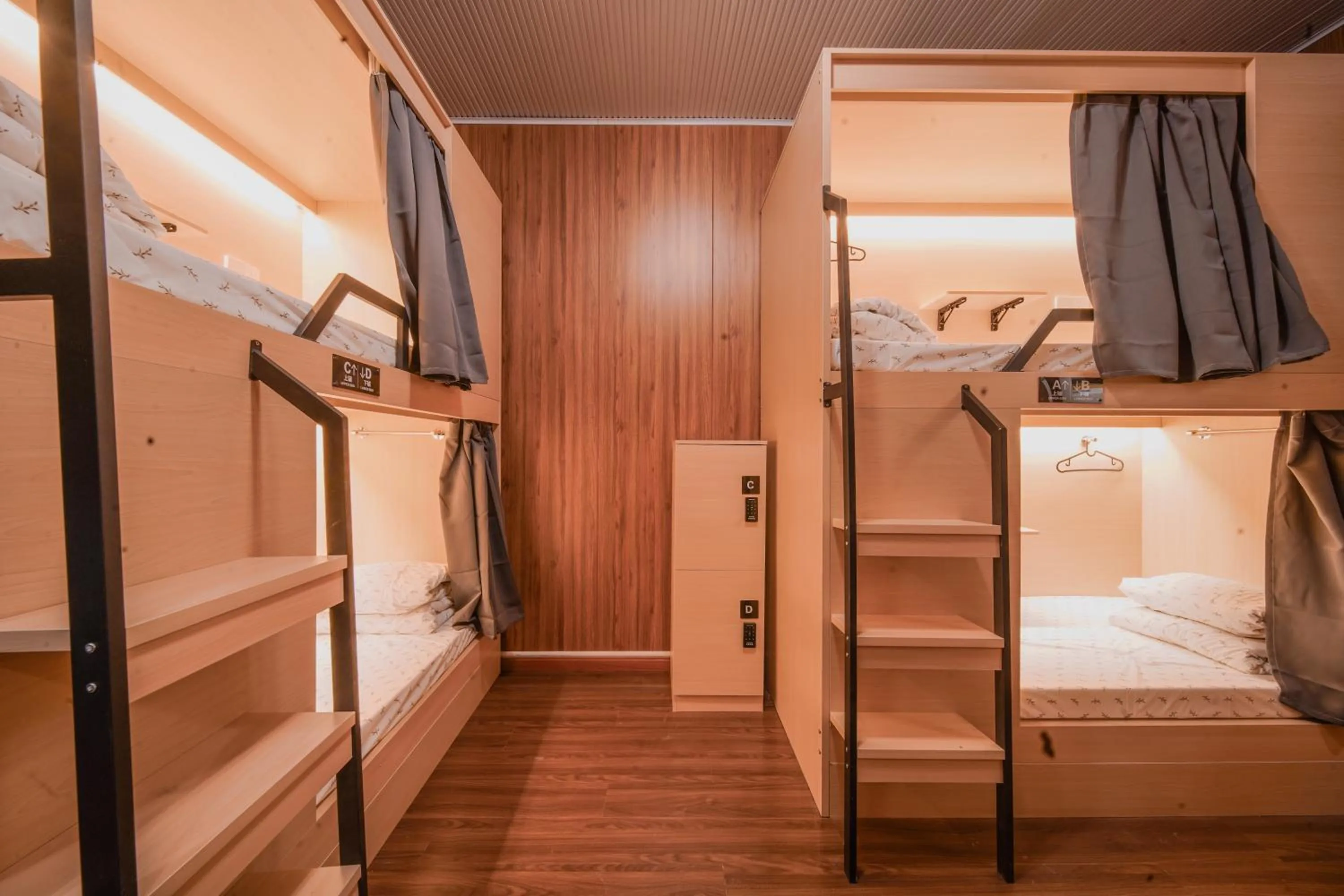 bunk bed, Bed in POSHPACKER - Chengdu Mix Hostel - Cicada Zen Yard