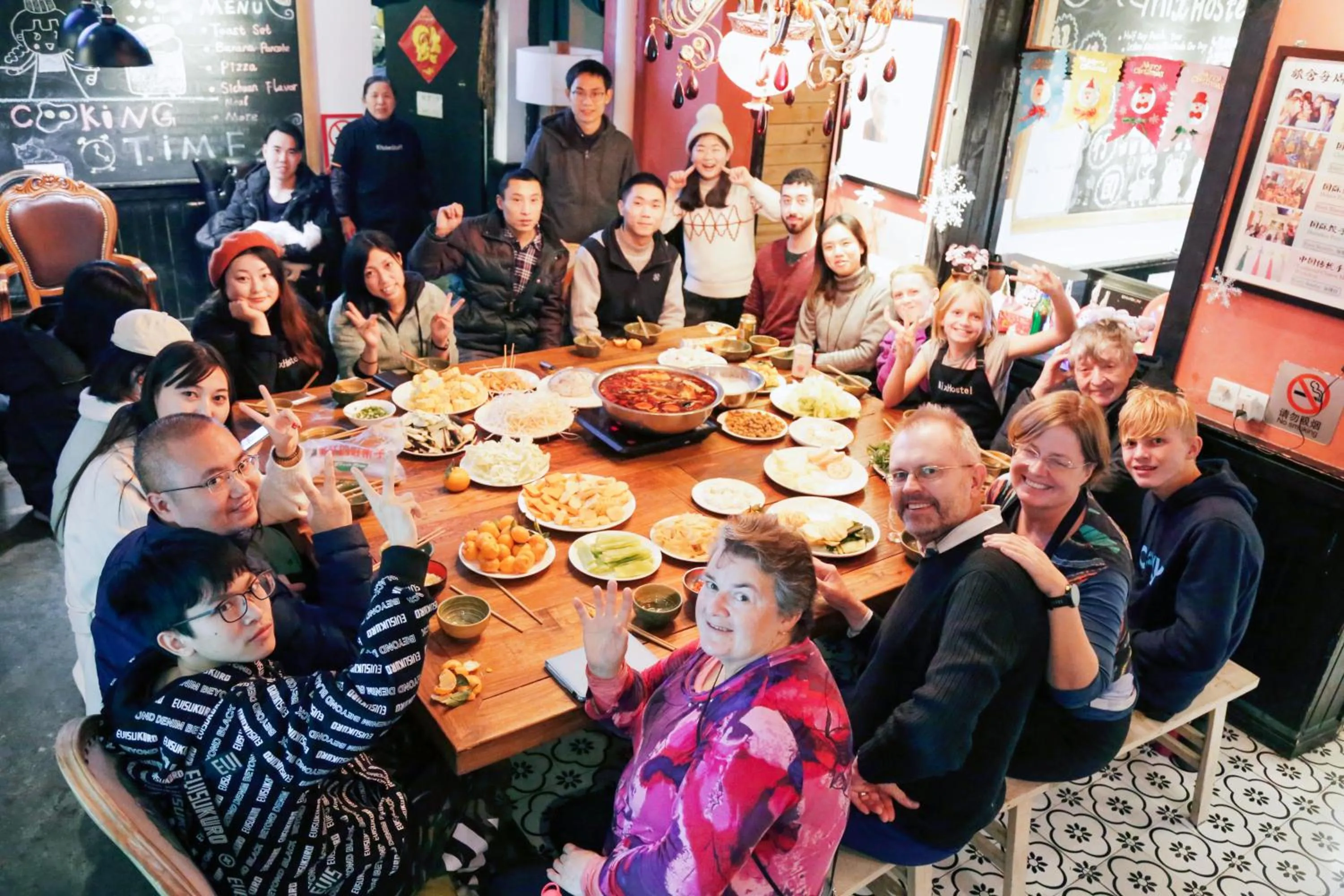 Communal lounge/ TV room in Chengdu Mix Hostel