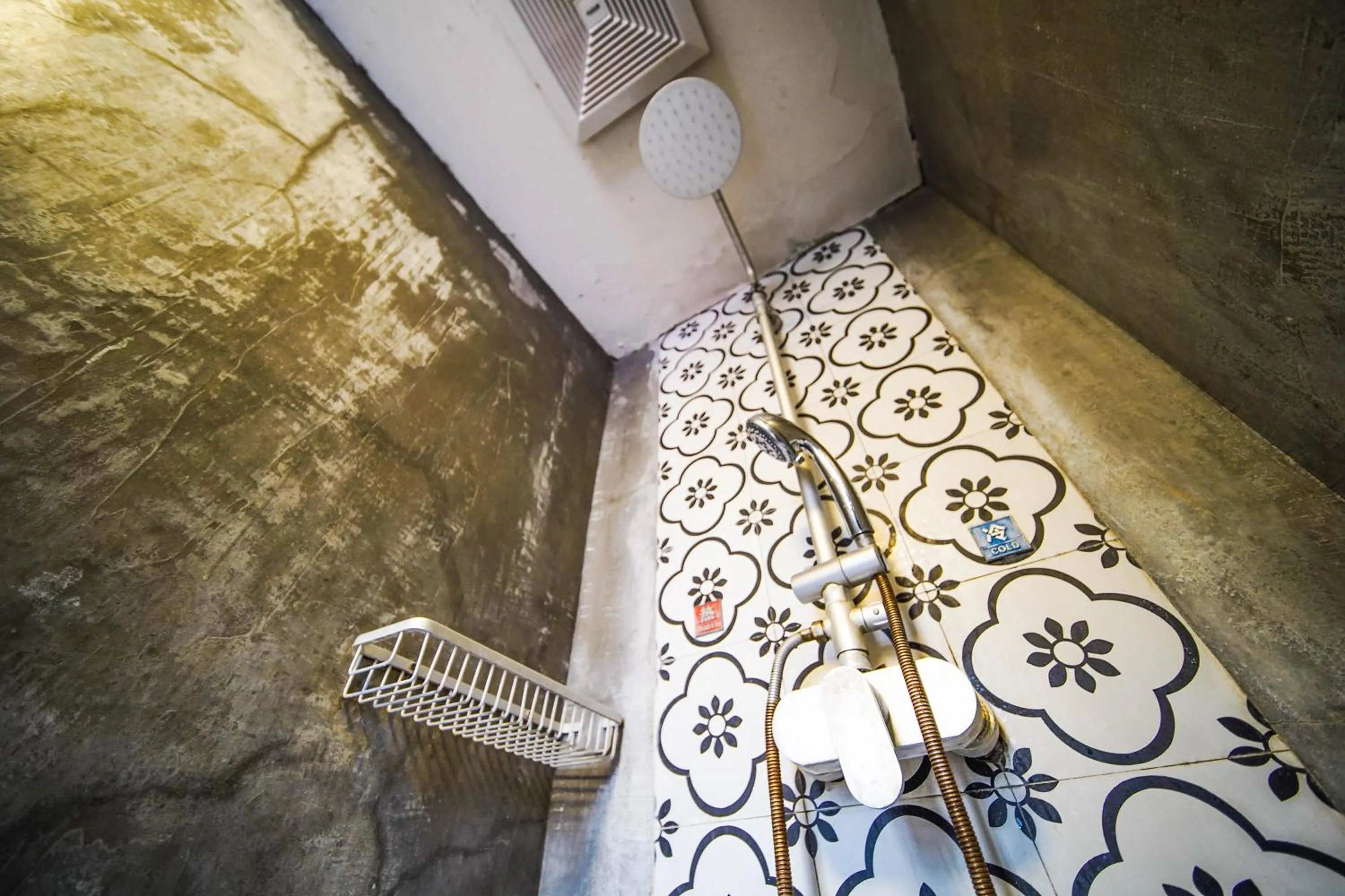 Shower in Chengdu Mix Hostel