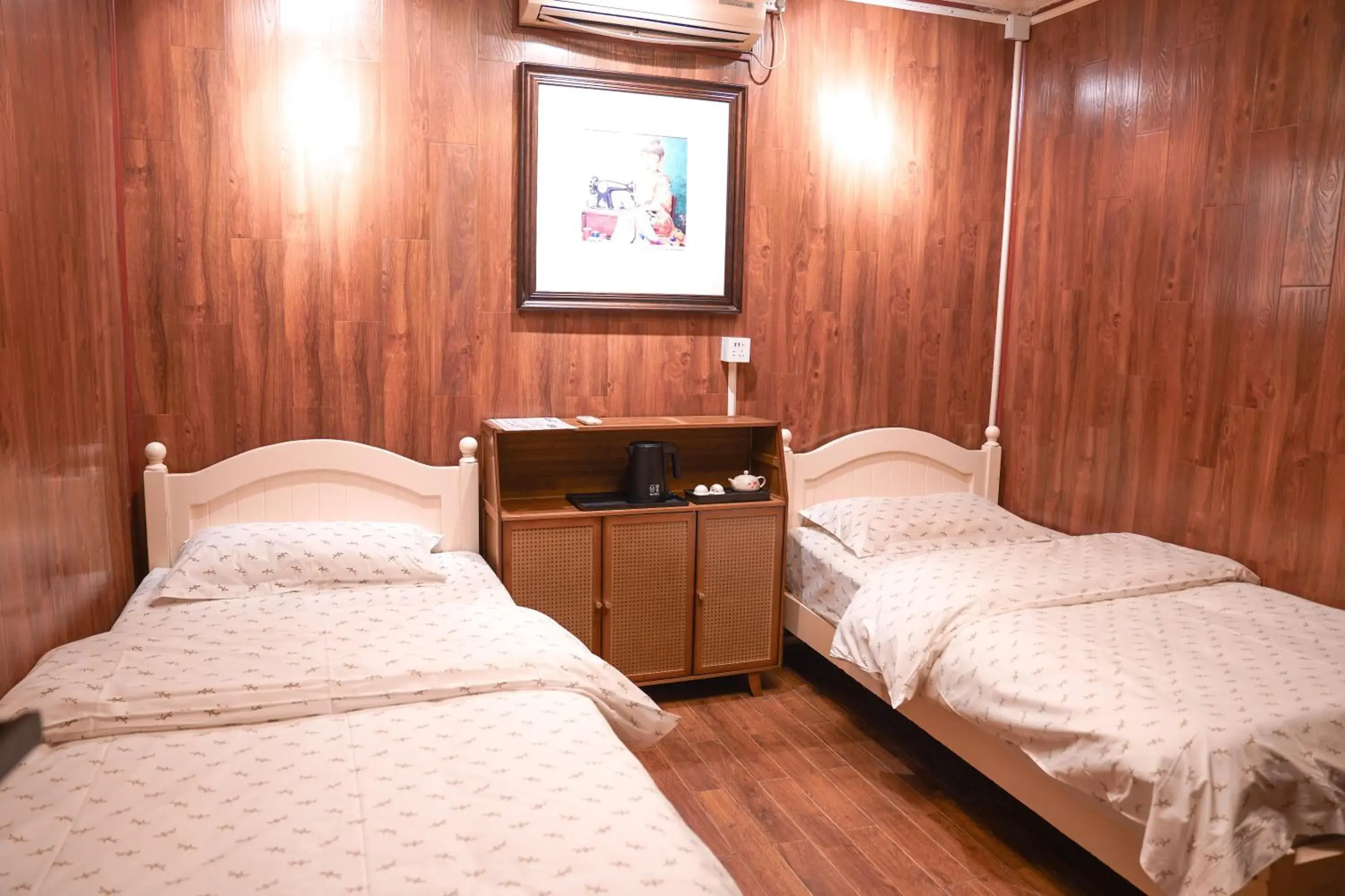 Comfort Twin Room in POSHPACKER - Chengdu Mix Hostel - Cicada Zen Yard Comfort Twin Room in POSHPACKER - Chengdu Mix Hostel - Cicada Zen Yard