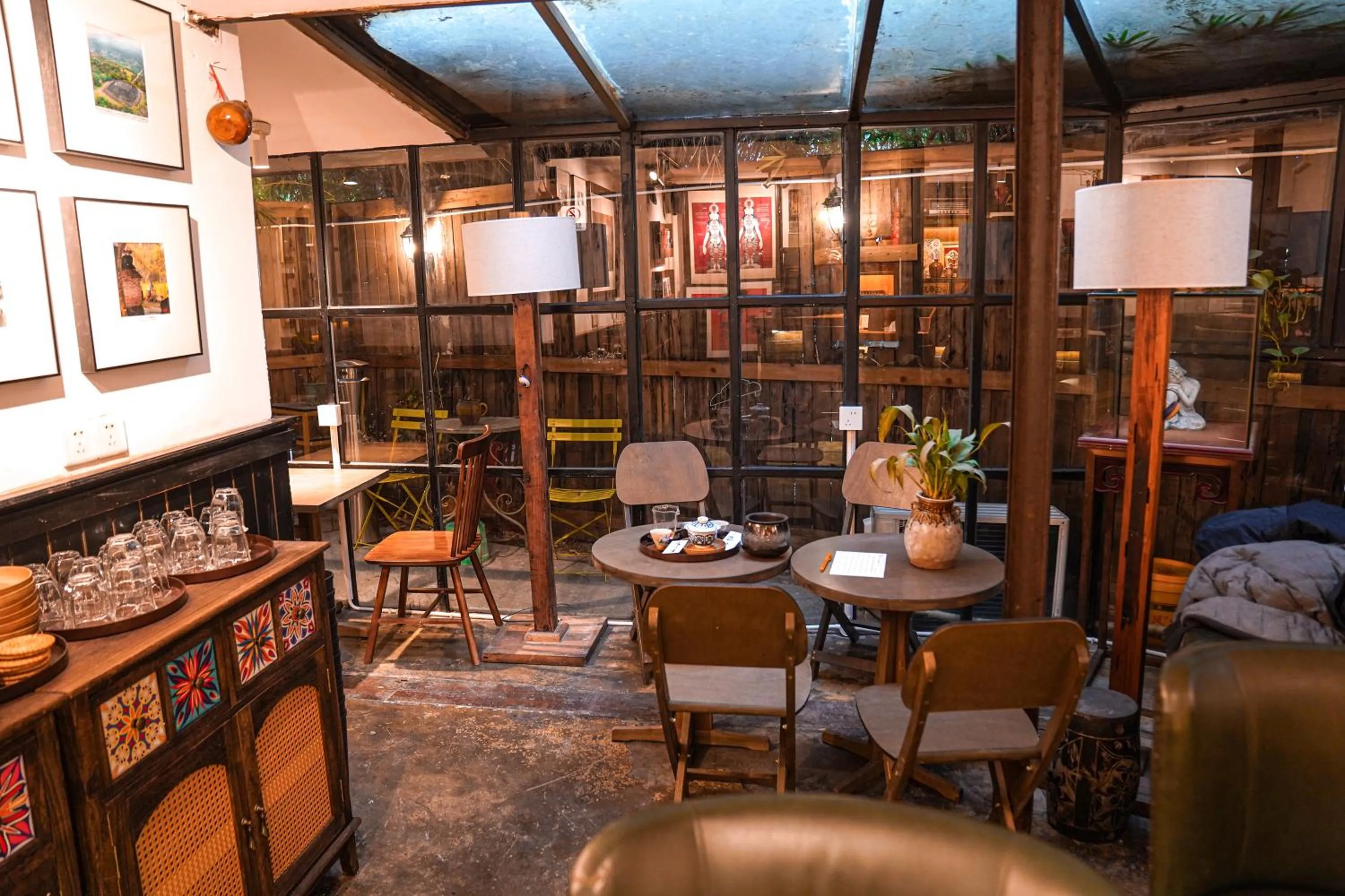 Restaurant/places to eat in POSHPACKER - Chengdu Mix Hostel - Cicada Zen Yard