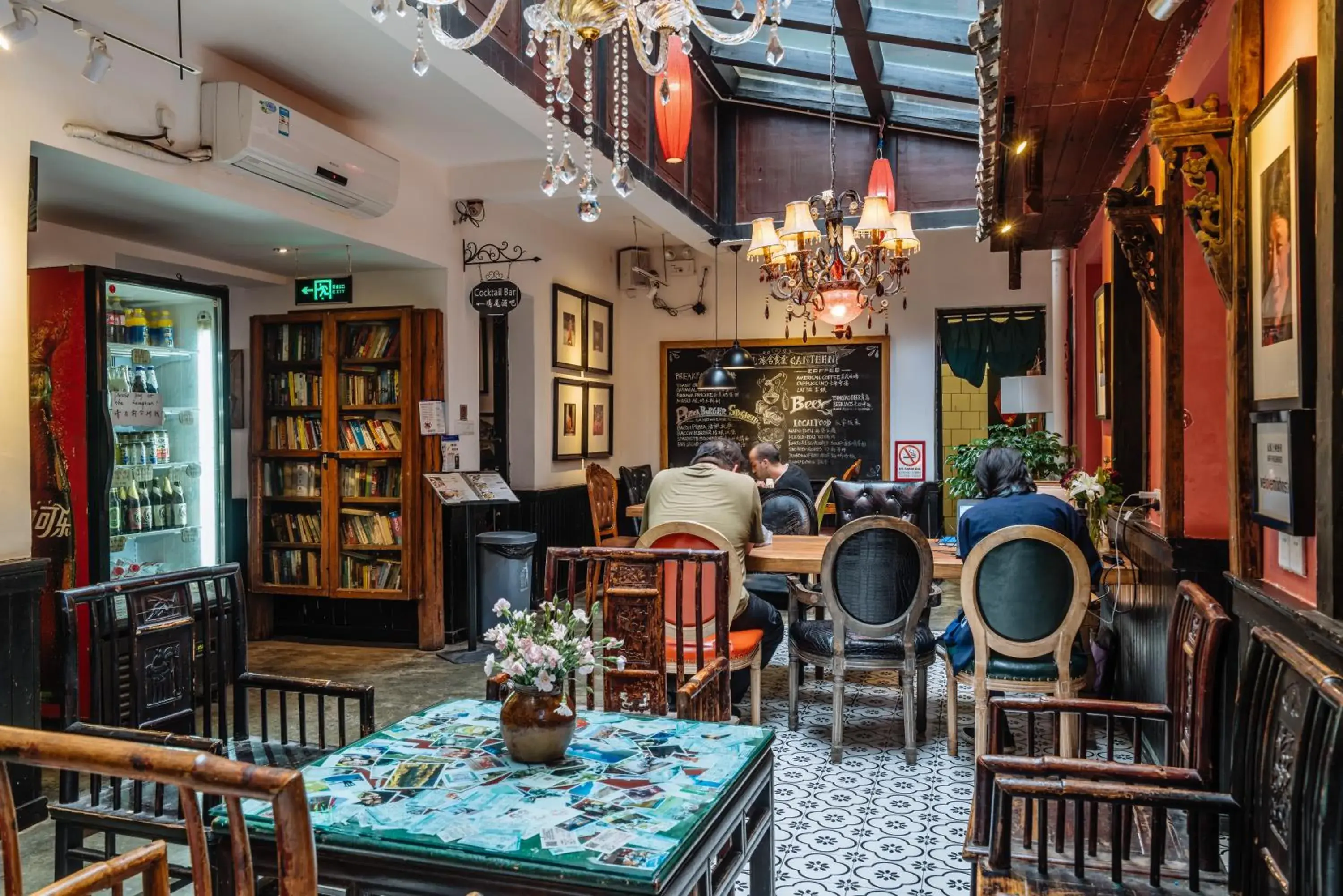 Lobby or reception in Chengdu Mix Hostel - Next To Wenshu Monastery - Sichuan Style Chill & Social Courtyard House - Free Activities - Friendly English Speaking Staff - Tibet, Panda, Buddha & Snow Mountain Tours Lobby or reception in Chengdu Mix Hostel - Next To Wenshu Monastery - Sichuan Style Chill & Social Courtyard House - Free Activities - Friendly English Speaking Staff - Tibet, Panda, Buddha & Snow Mountain Tours