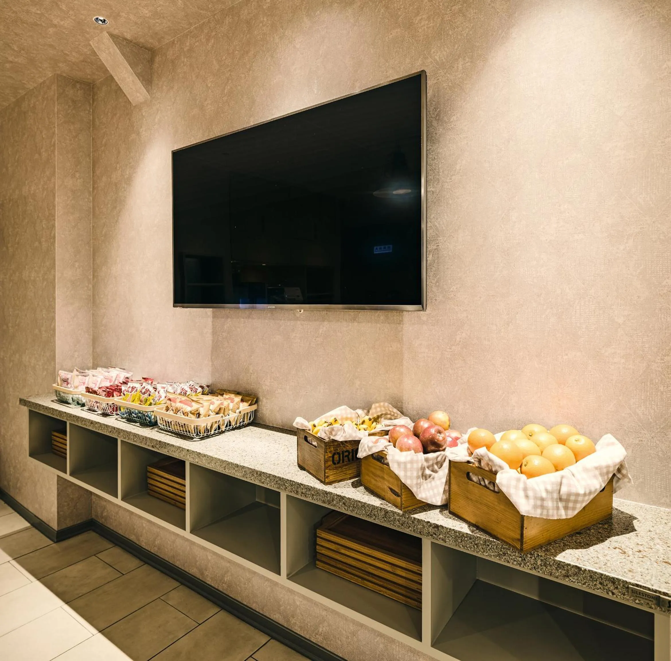 Communal lounge/ TV room in Orange Hotel - Ximen, Taipei