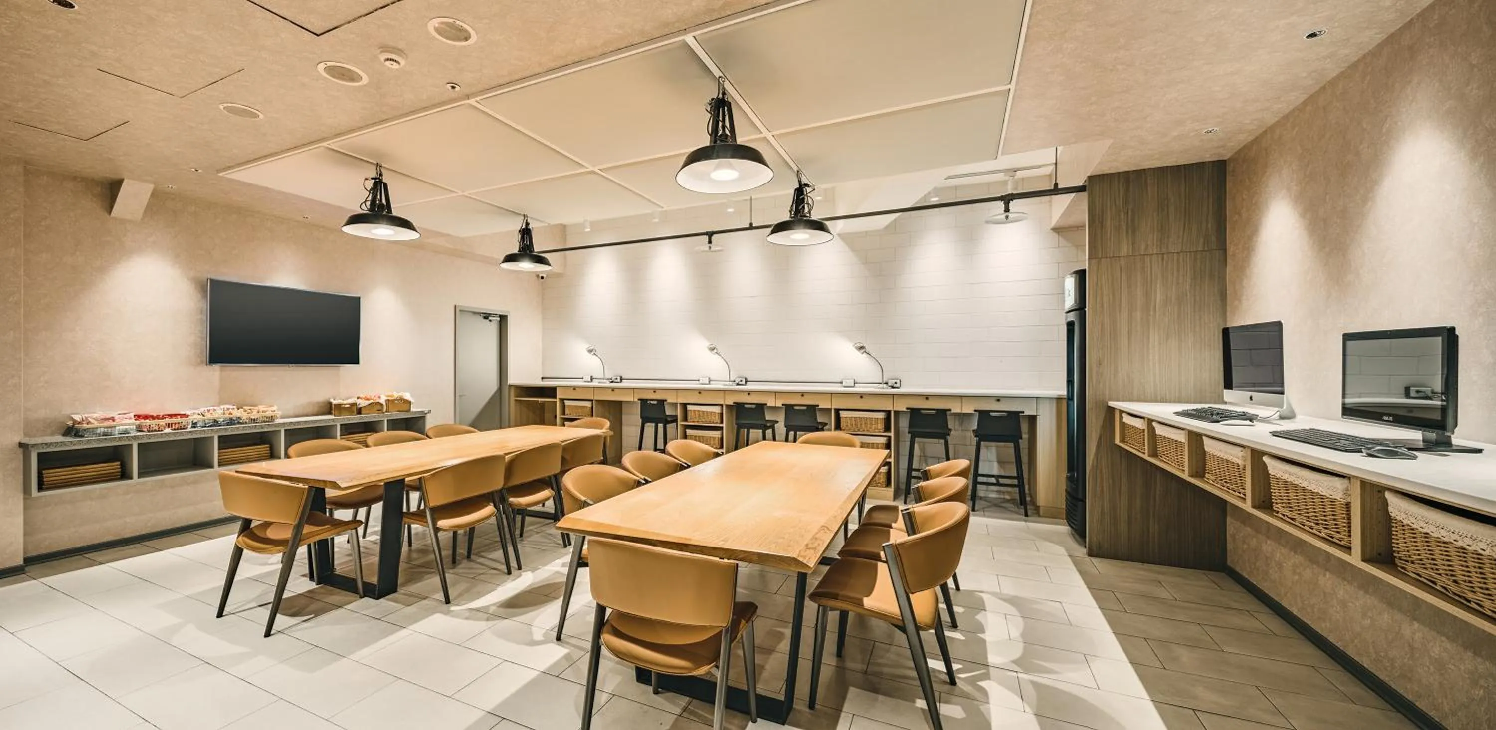 Communal lounge/ TV room in Orange Hotel - Ximen, Taipei