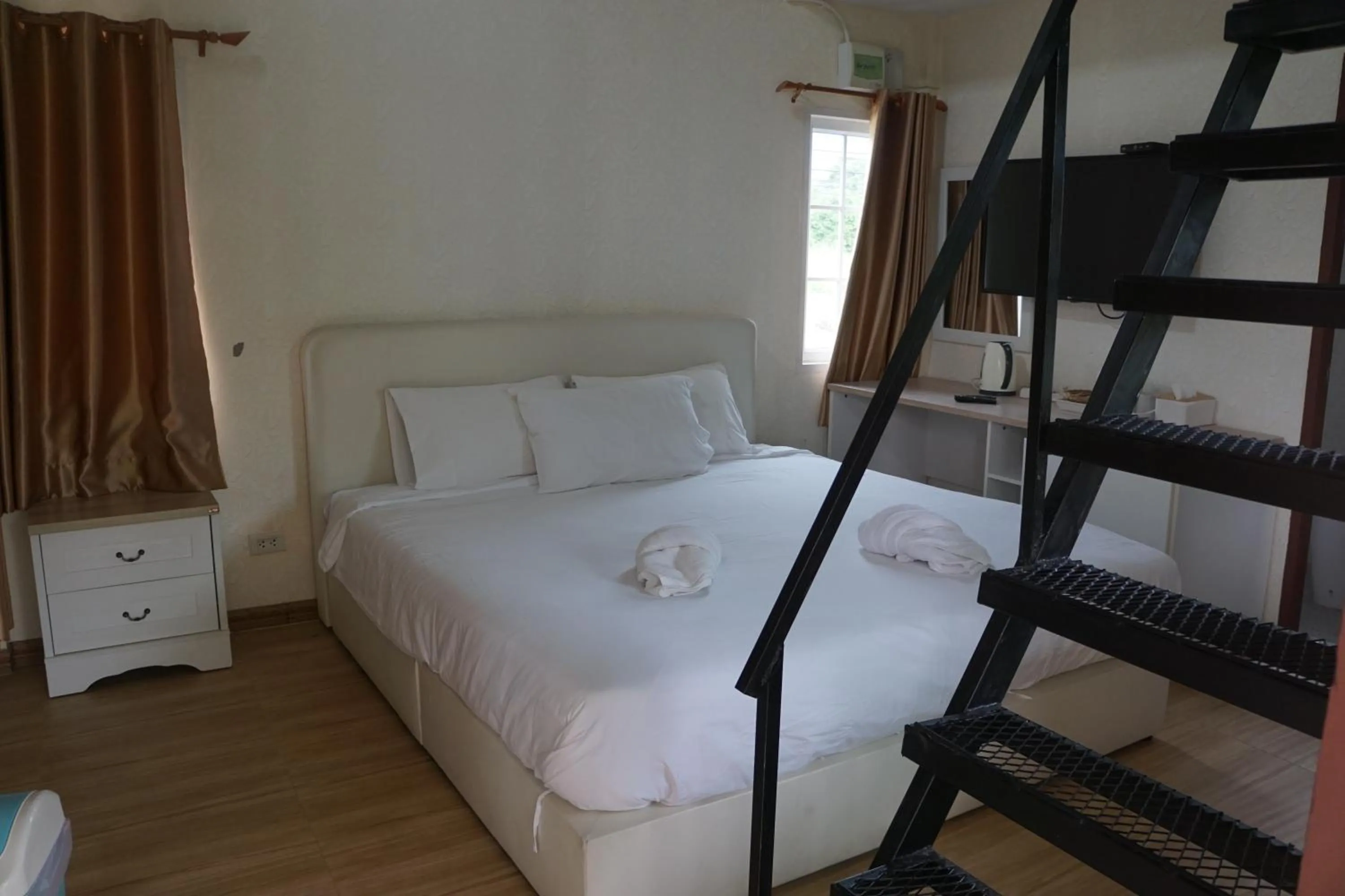 Bed in Evie Mae Resort