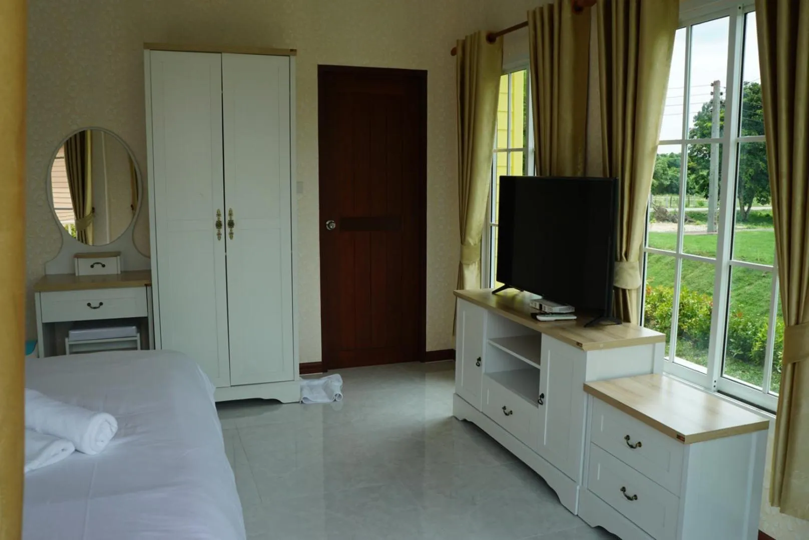 Bed in Evie Mae Resort