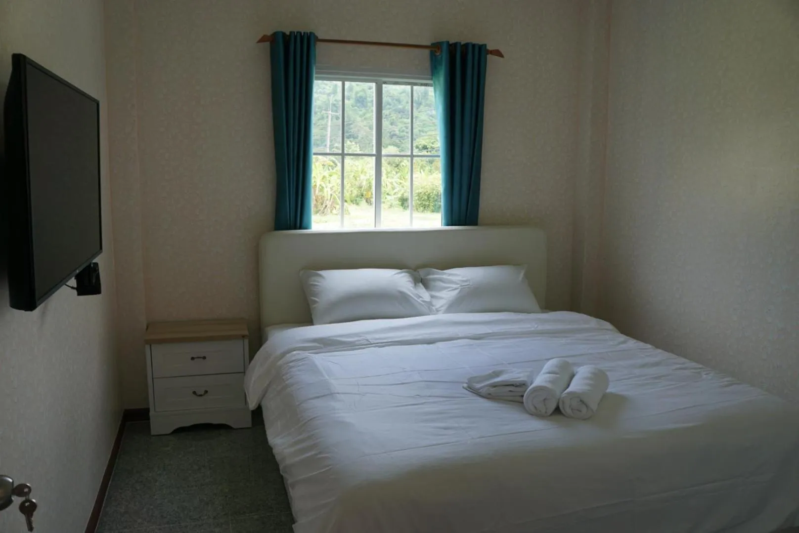 Bedroom, Bed in Evie Mae Resort