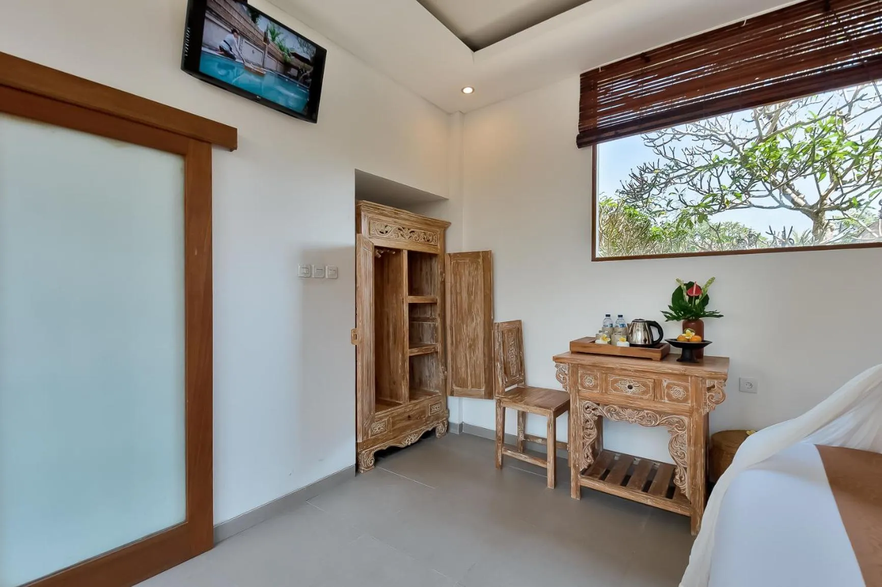 Communal lounge/ TV room in Santosha Place