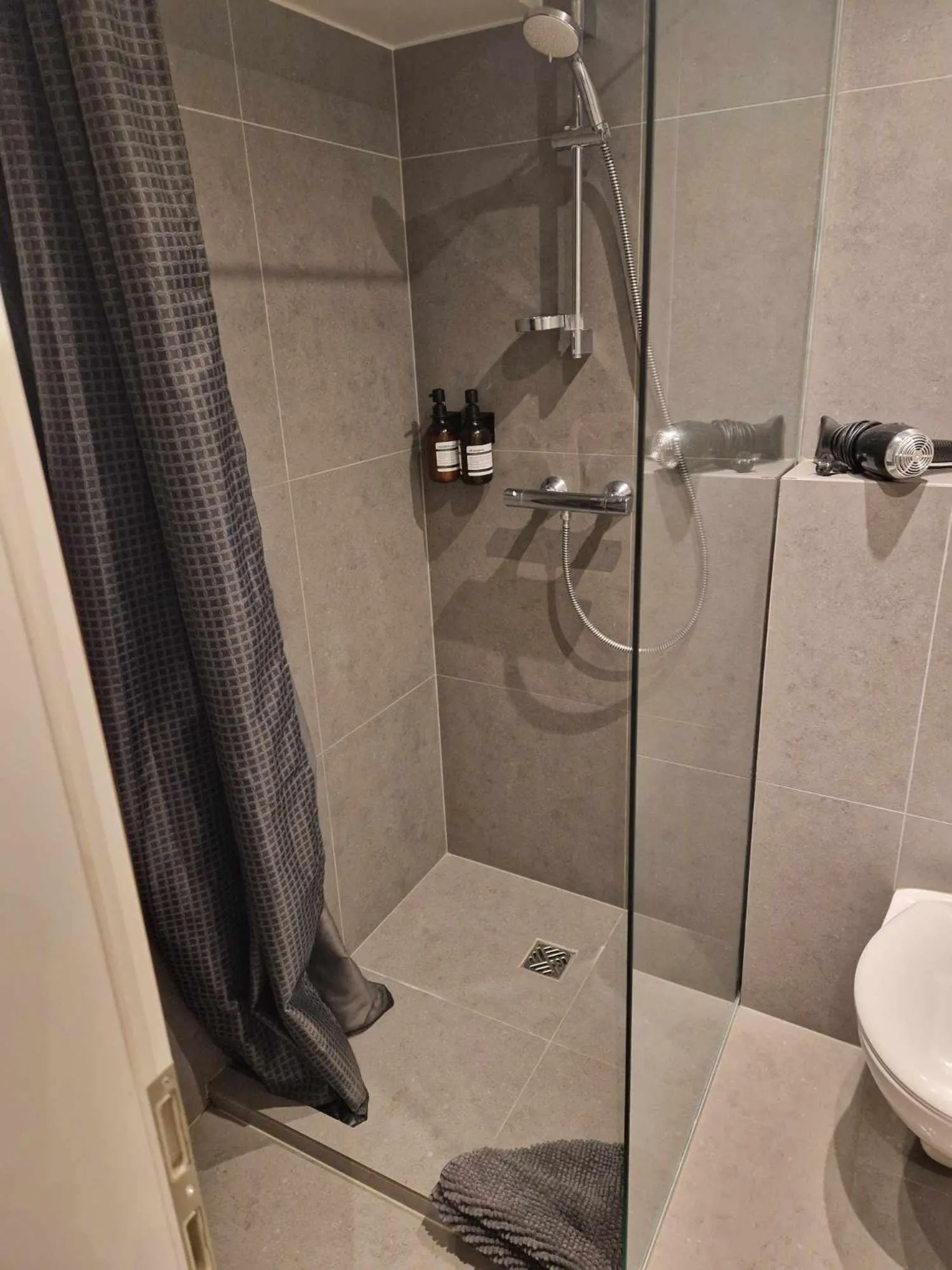 Shower in Vesturgata