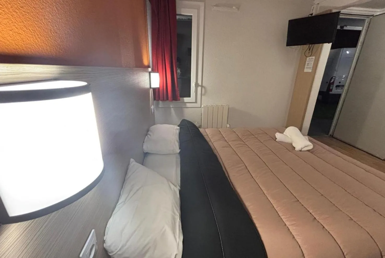 Bedroom, Bed in Classic Hôtel - Fontenay-Trésigny