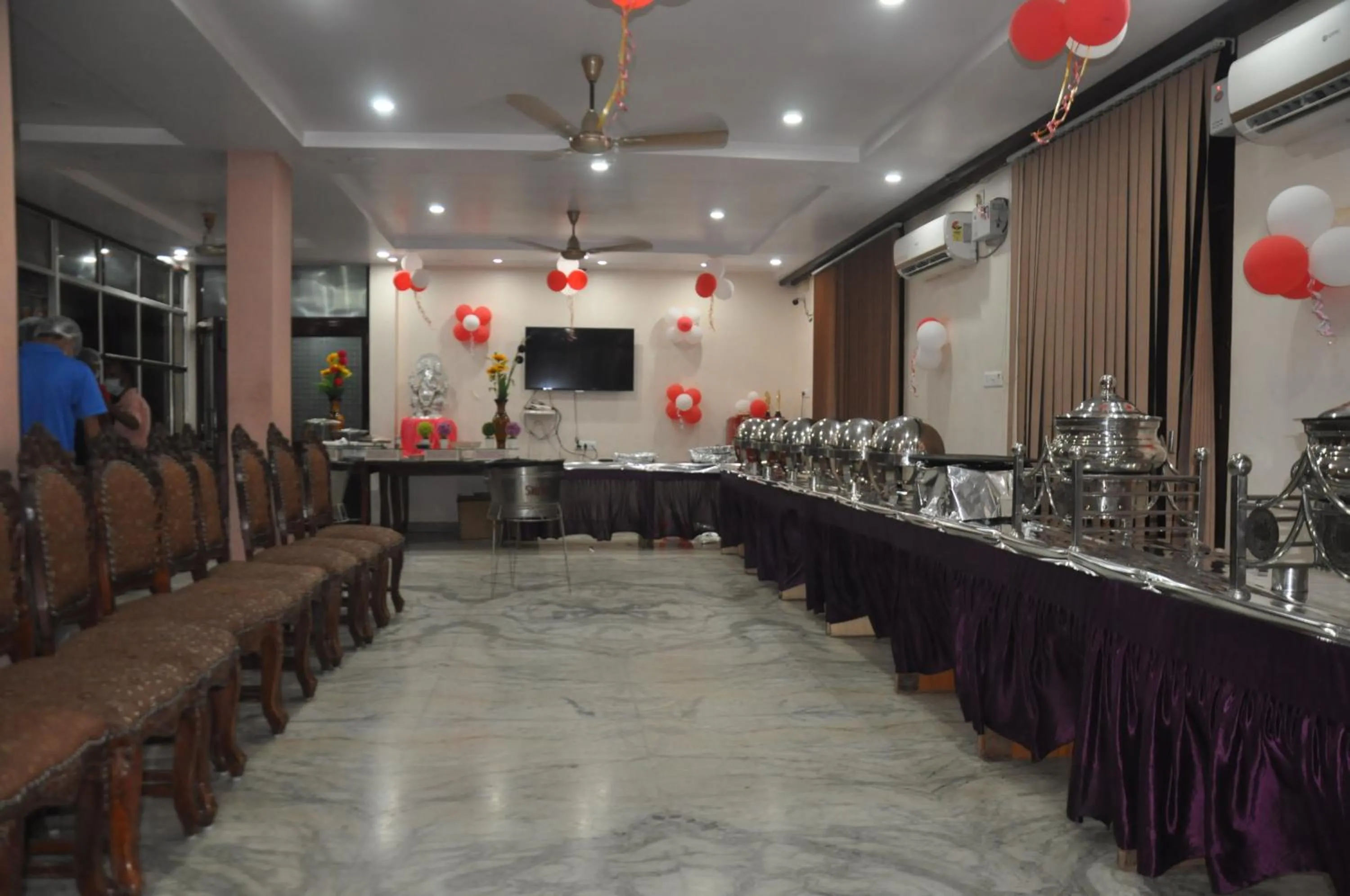 Restaurant/places to eat in HOTEL HAIFA