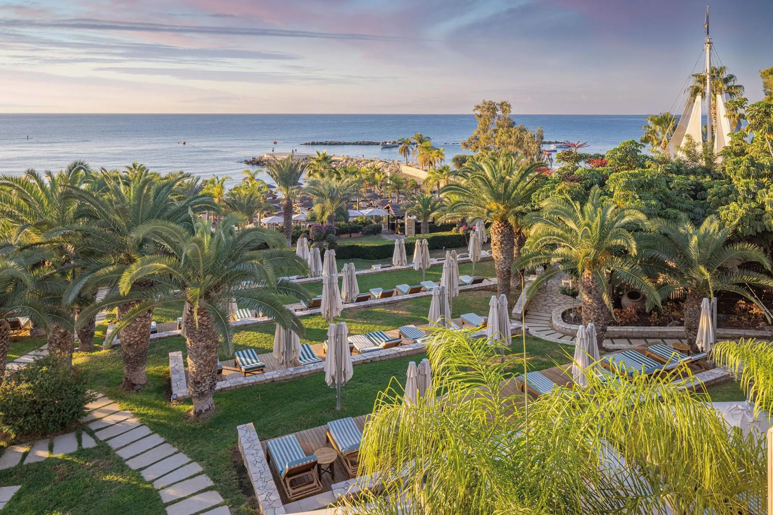 Garden in Four Seasons Hotel