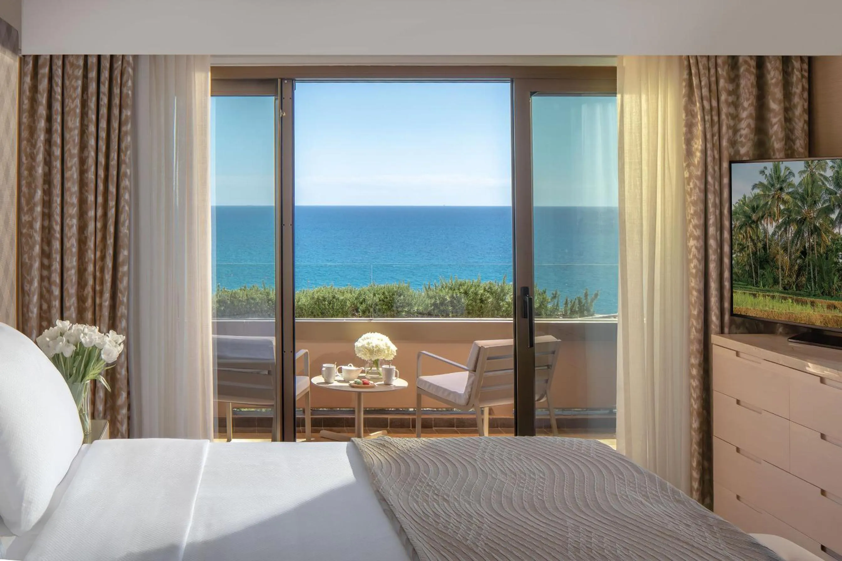 View (from property/room), Bed in Four Seasons Hotel