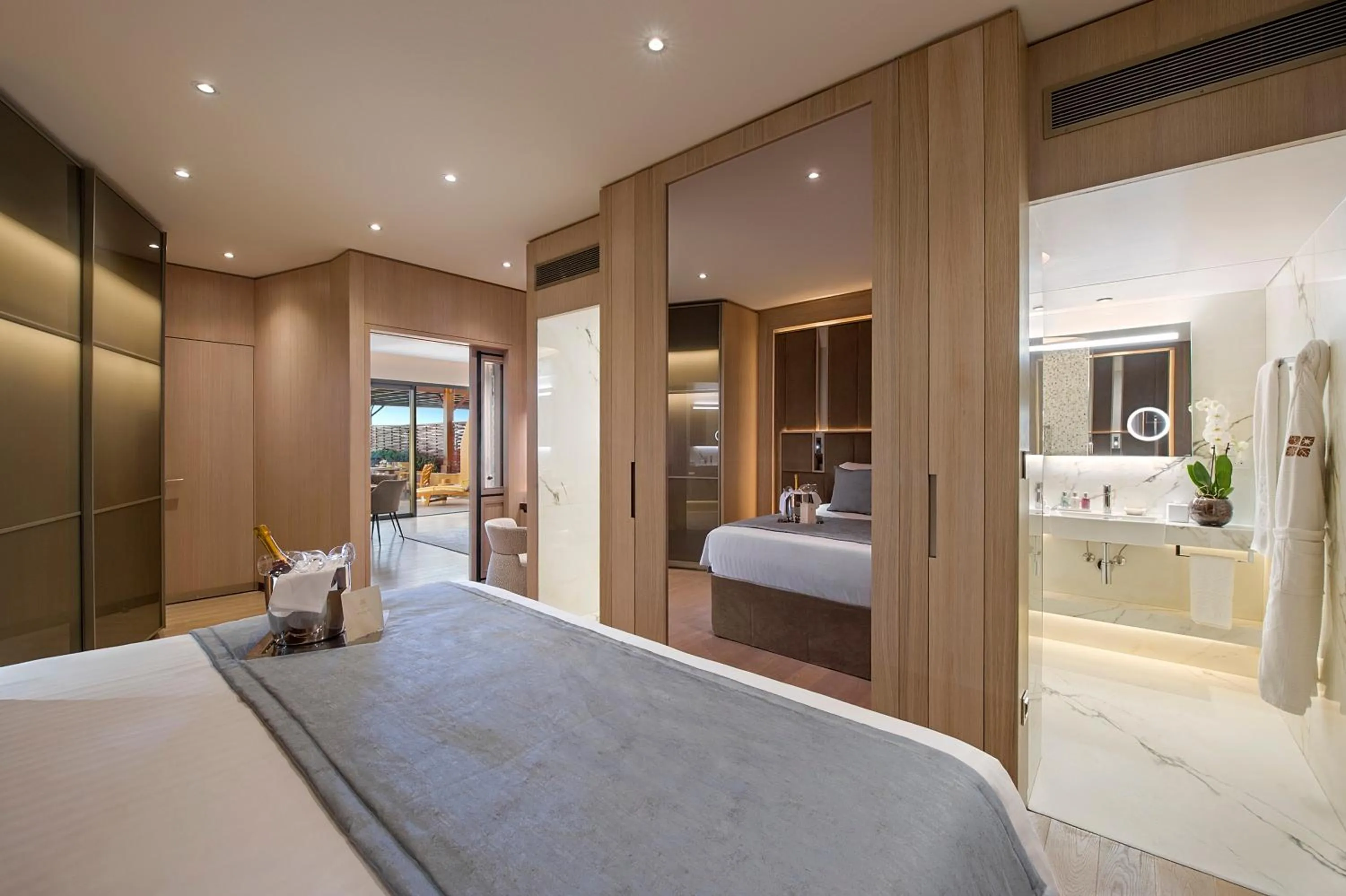 Bedroom, Bed in Four Seasons Hotel