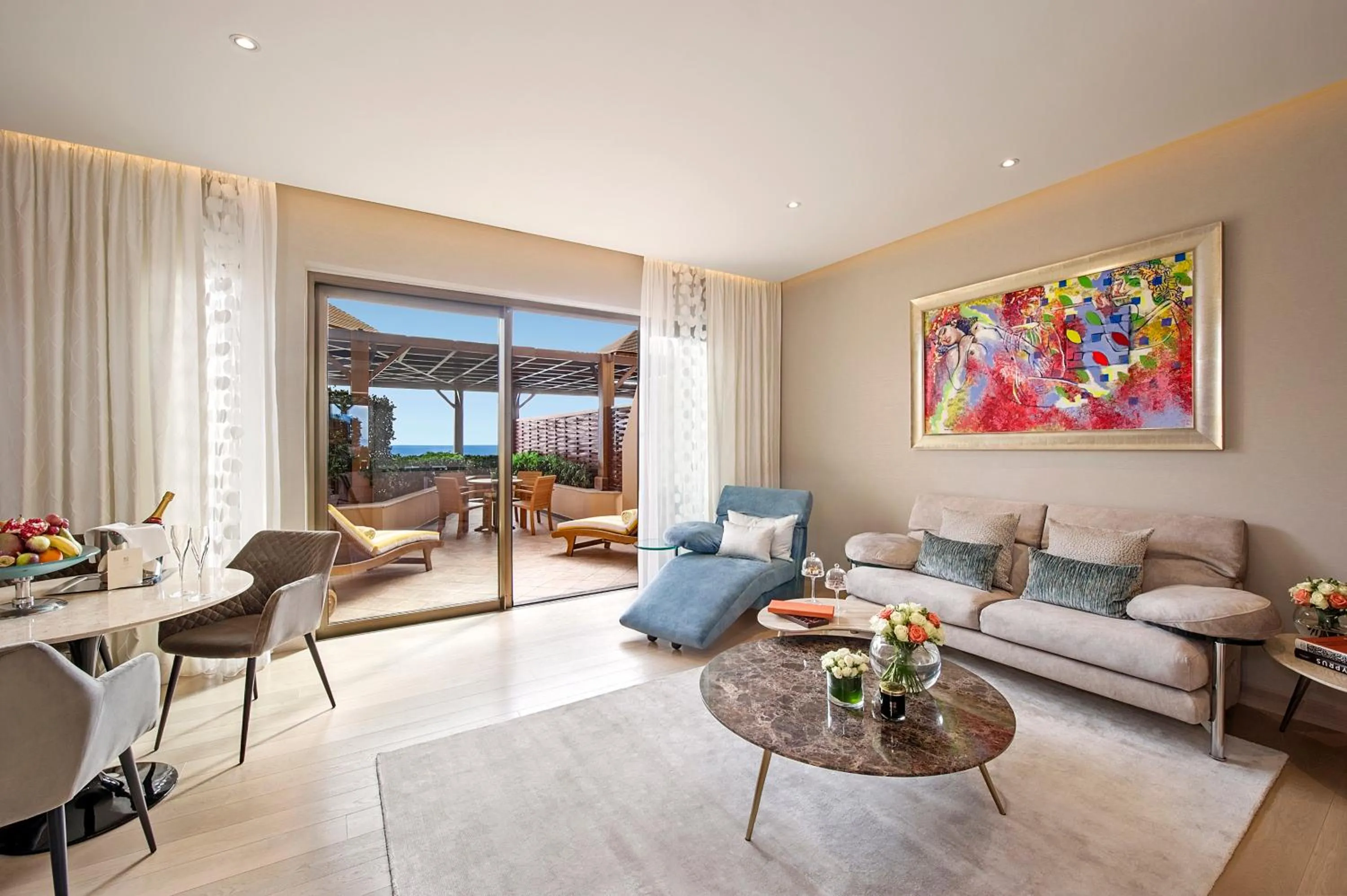 Living room in Four Seasons Hotel