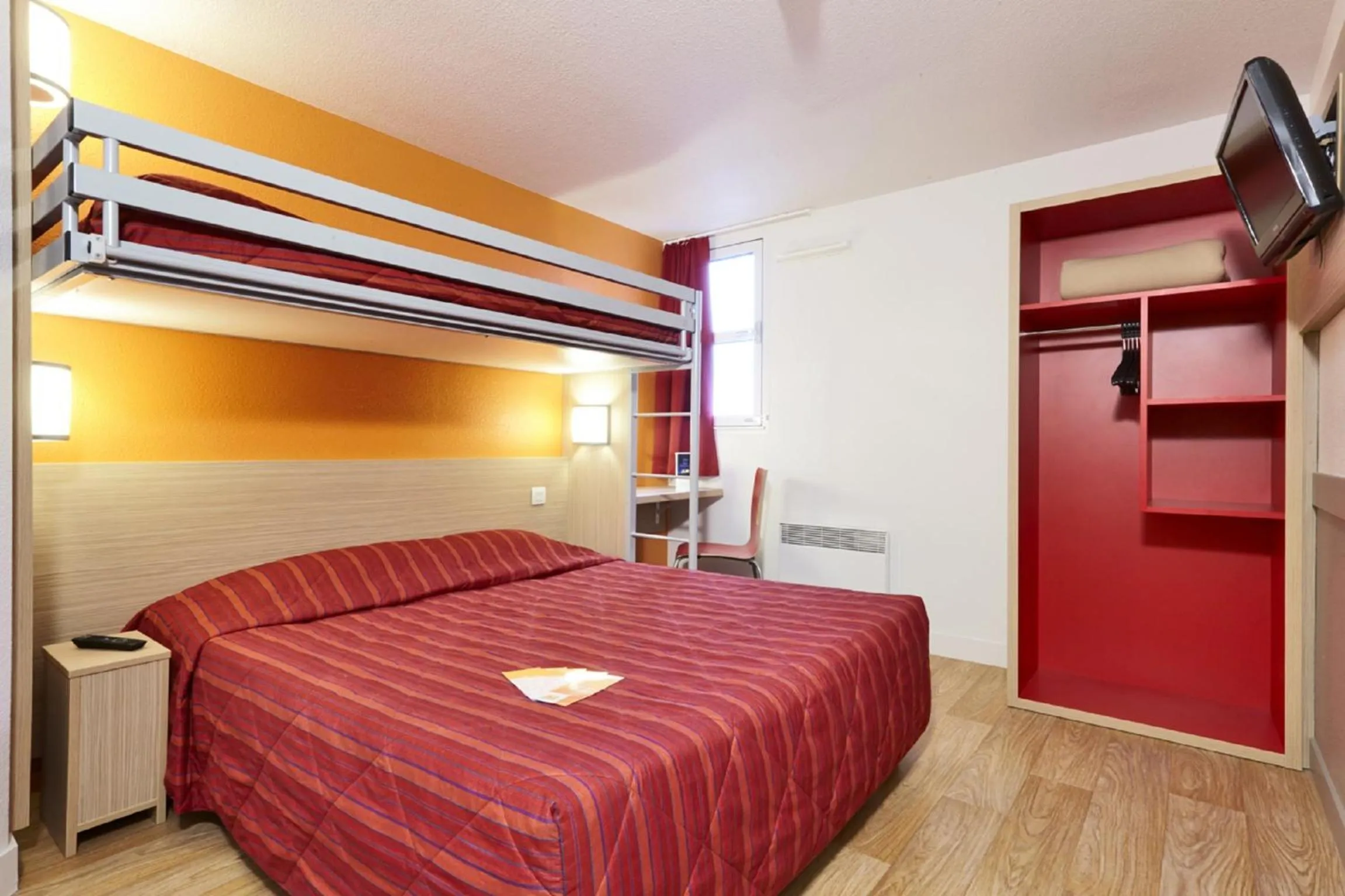 Photo of the whole room, Bed in Premiere Classe Marne La Vallee - Saint Thibault Des Vignes