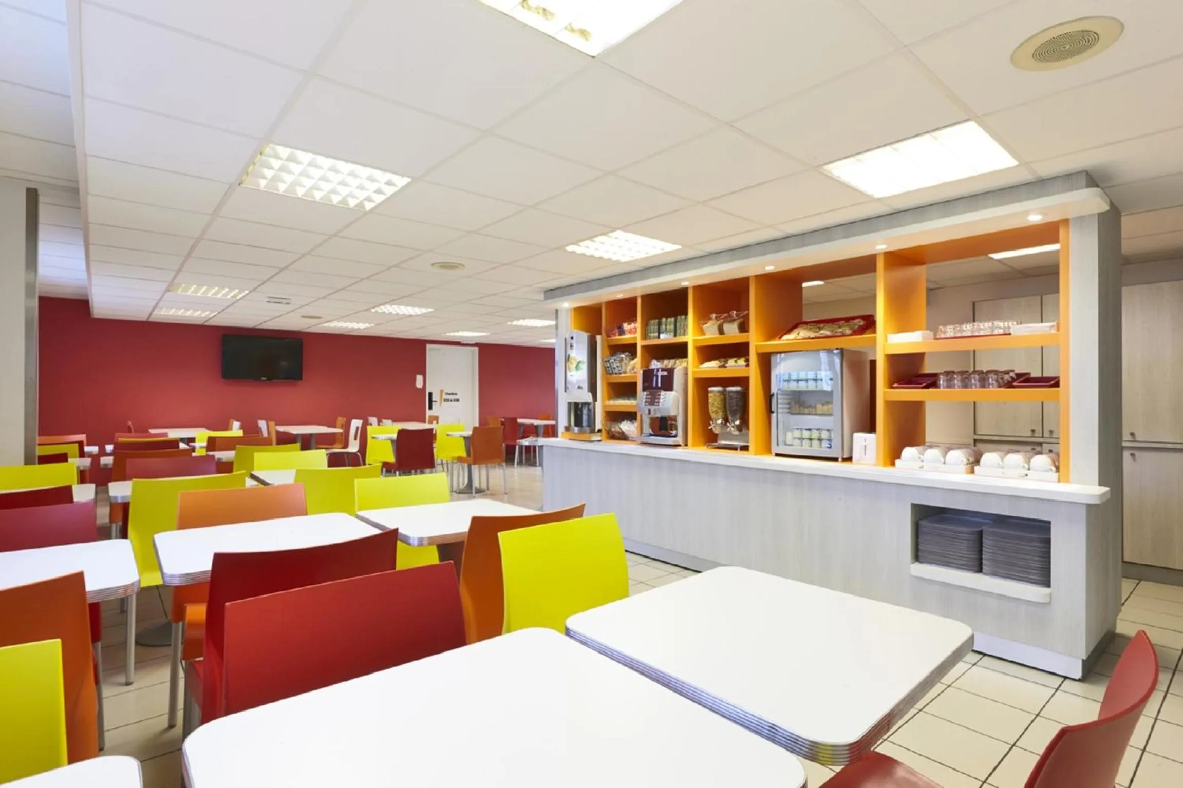 Restaurant/places to eat in Premiere Classe Marne La Vallee - Saint Thibault Des Vignes