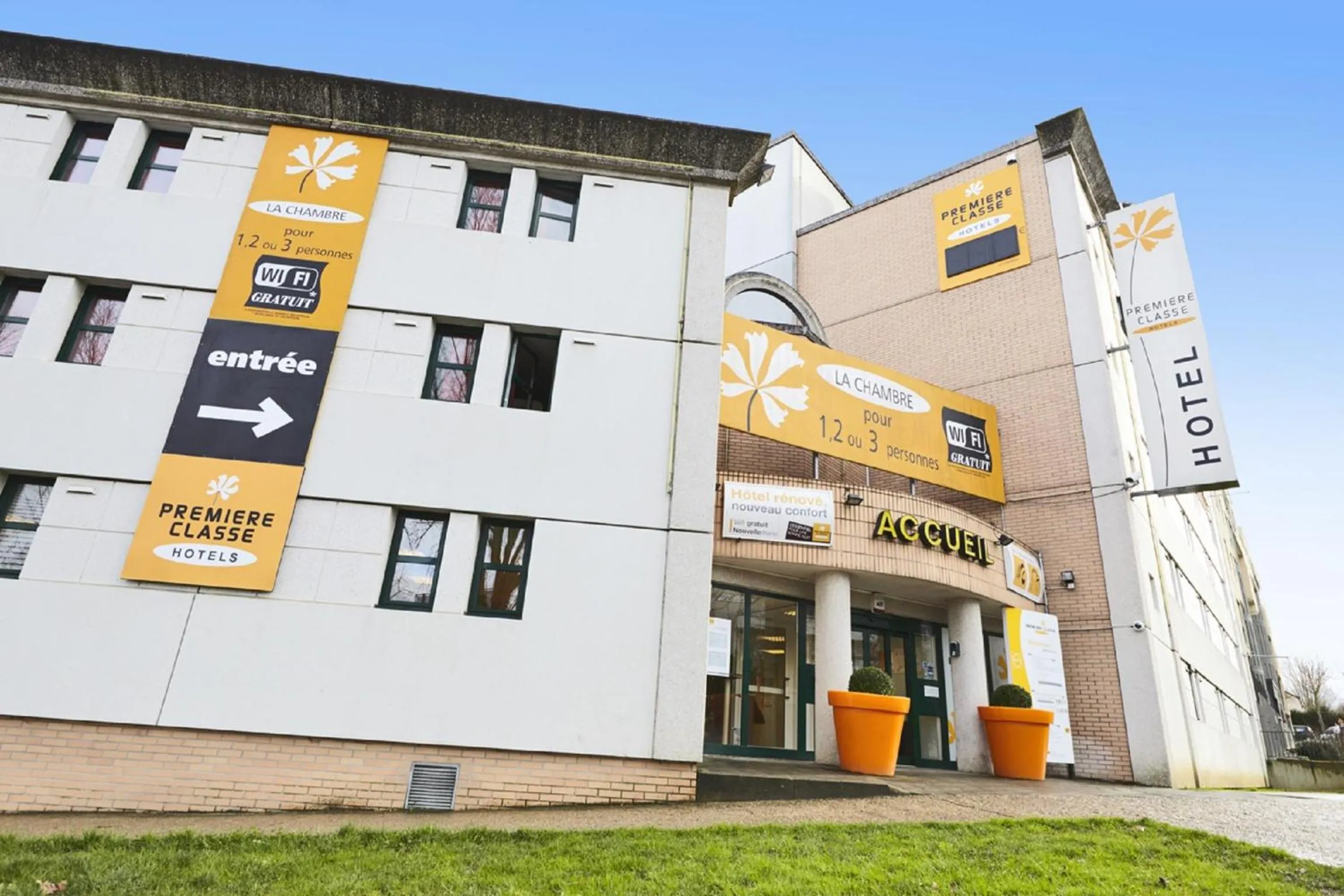 Facade/entrance in Premiere Classe Marne La Vallee - Saint Thibault Des Vignes