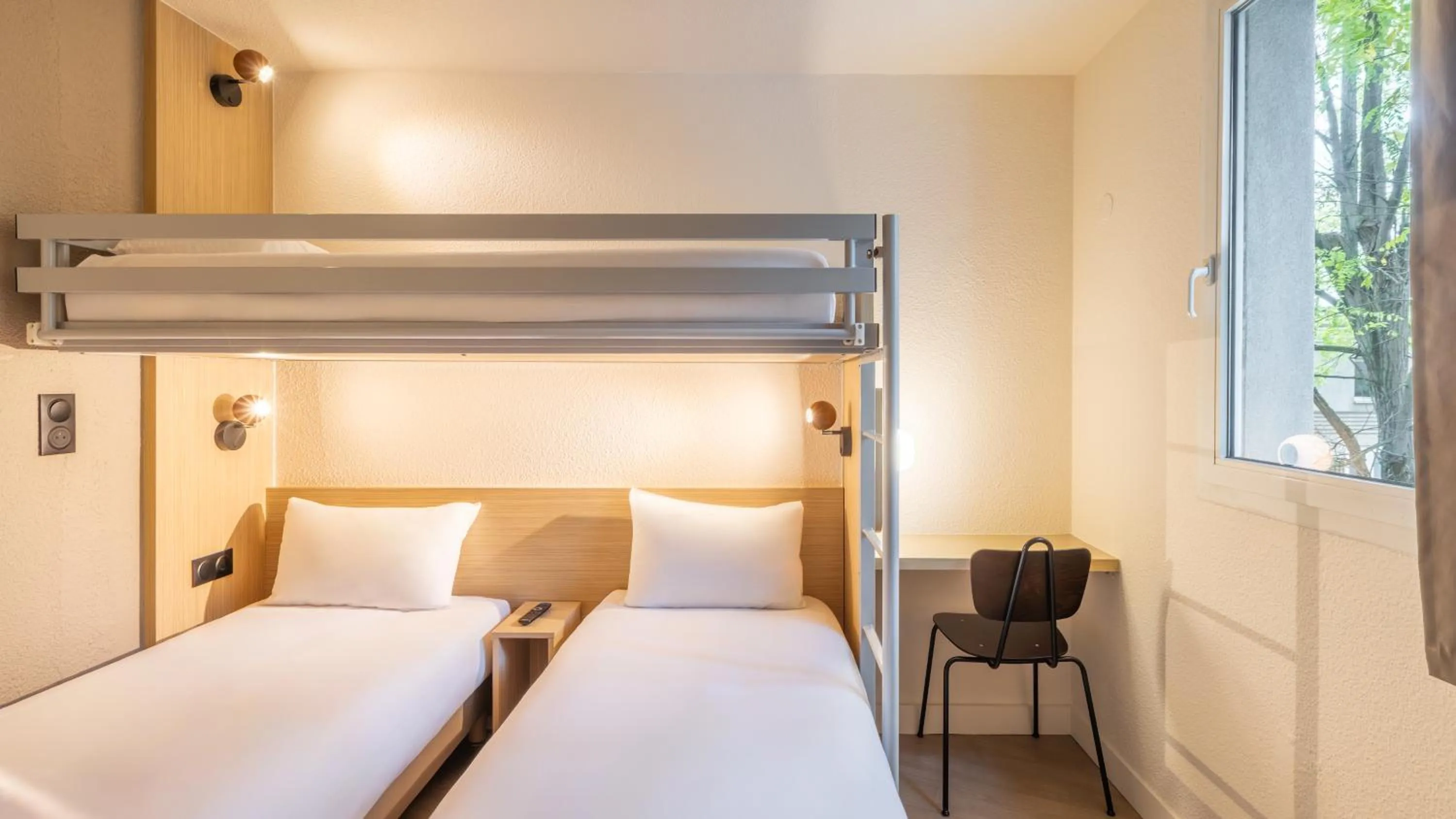 Photo of the whole room, Bed in Premiere Classe Marne La Vallee - Saint Thibault Des Vignes