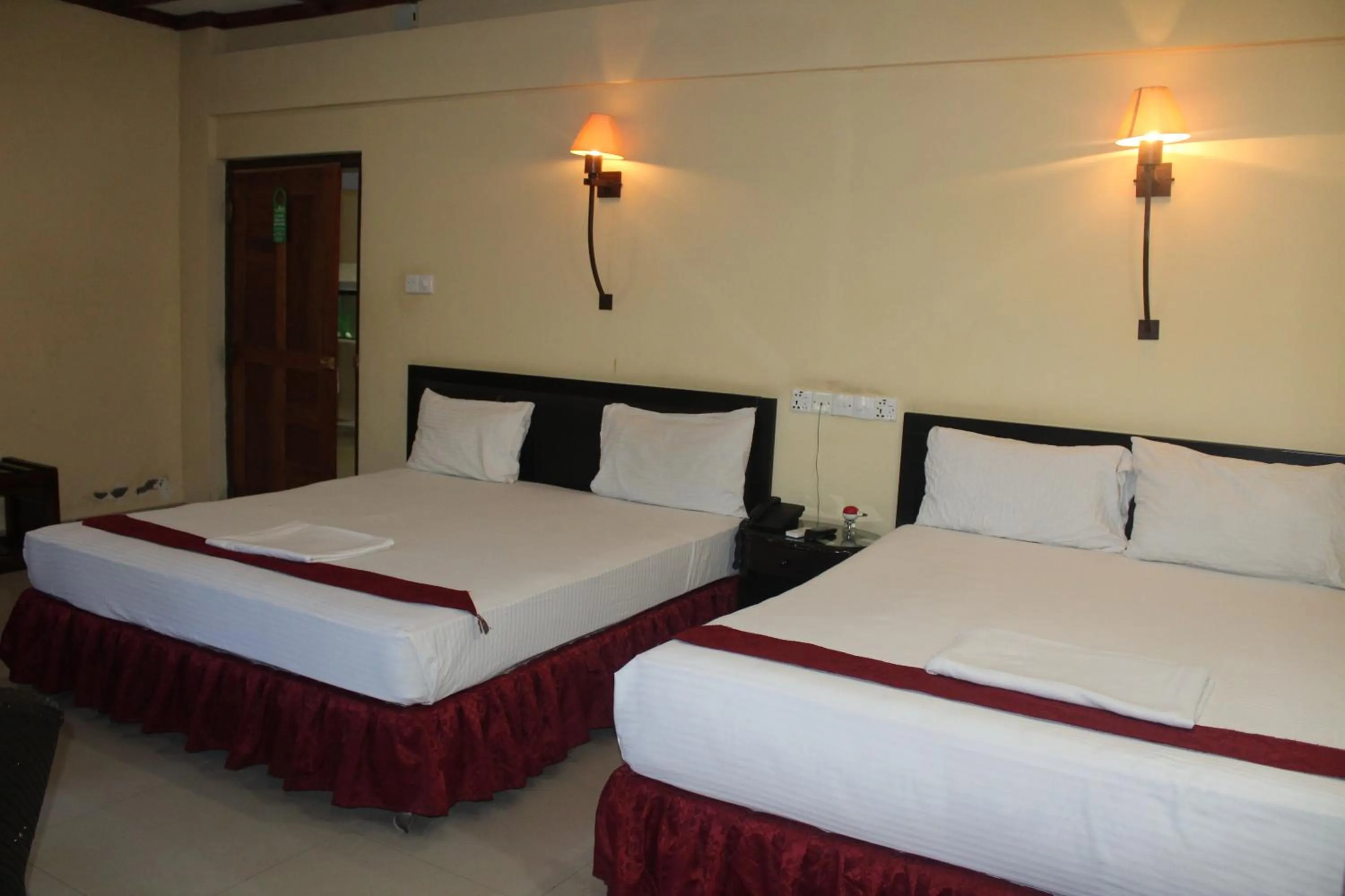 Bedroom, Bed in Green Grass Hotel & Restaurant