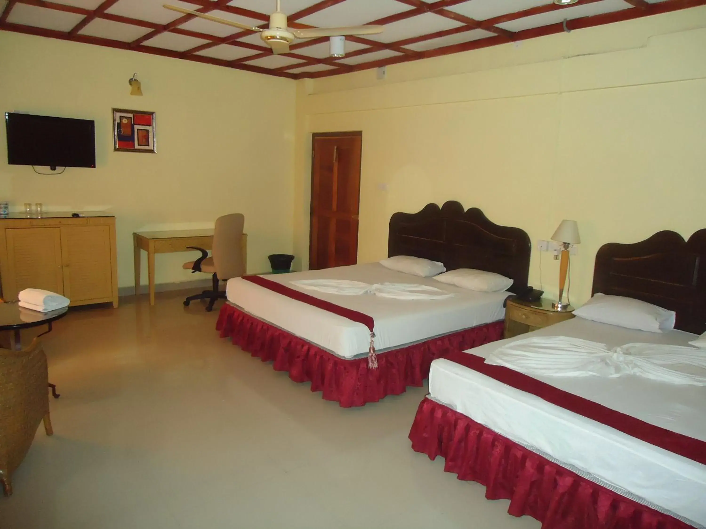 Photo of the whole room, Bed in Green Grass Hotel & Restaurant Photo of the whole room, Bed in Green Grass Hotel & Restaurant