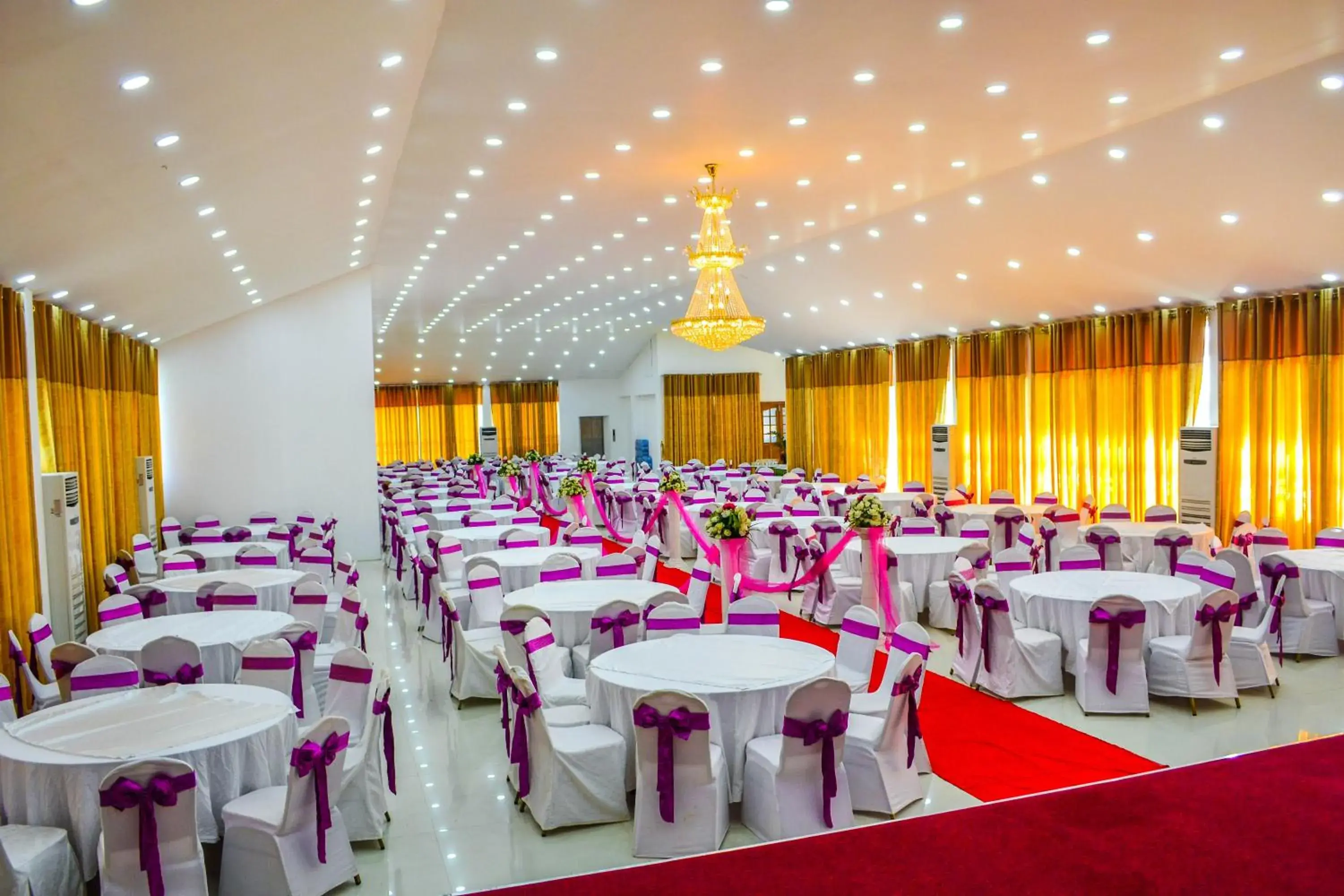 Banquet/Function facilities in Green Grass Hotel & Restaurant Banquet/Function facilities in Green Grass Hotel & Restaurant