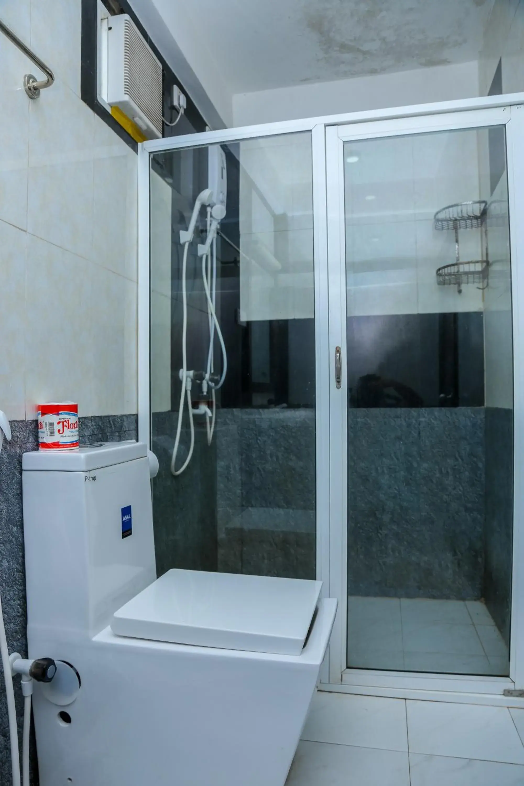 Bathroom in Green Grass Hotel & Restaurant Bathroom in Green Grass Hotel & Restaurant