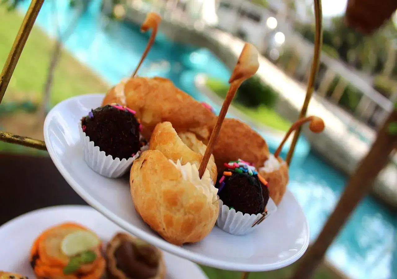 Breakfast in Green Grass Hotel & Restaurant Breakfast in Green Grass Hotel & Restaurant