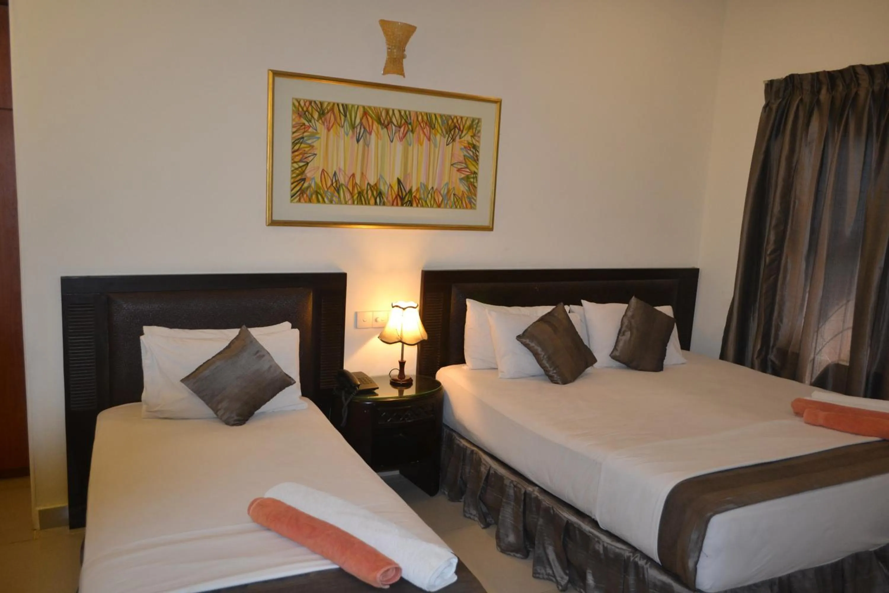 Bedroom, Bed in Green Grass Hotel & Restaurant