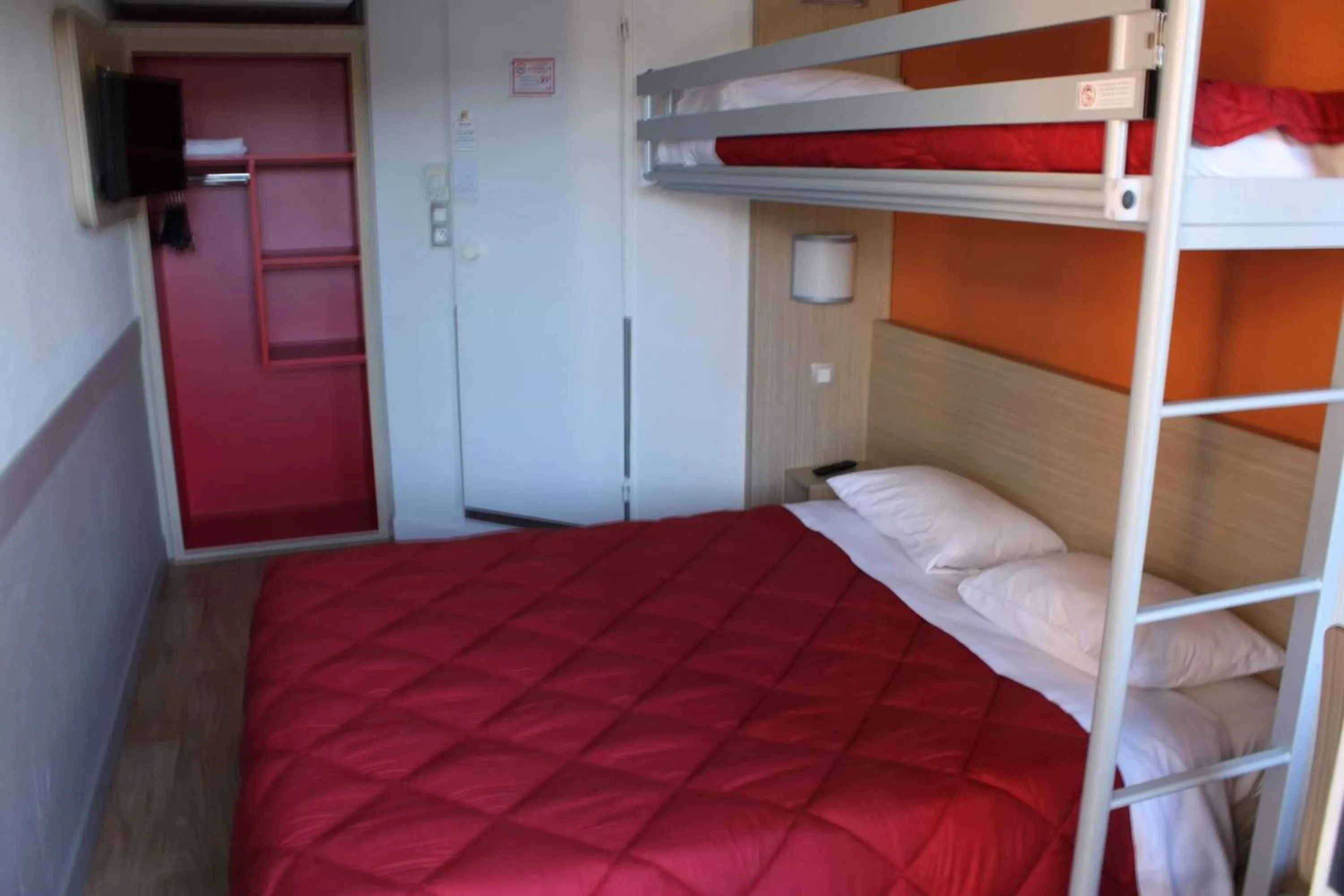 Bedroom, Bed in Première Classe Clermont-Ferrand Aubière