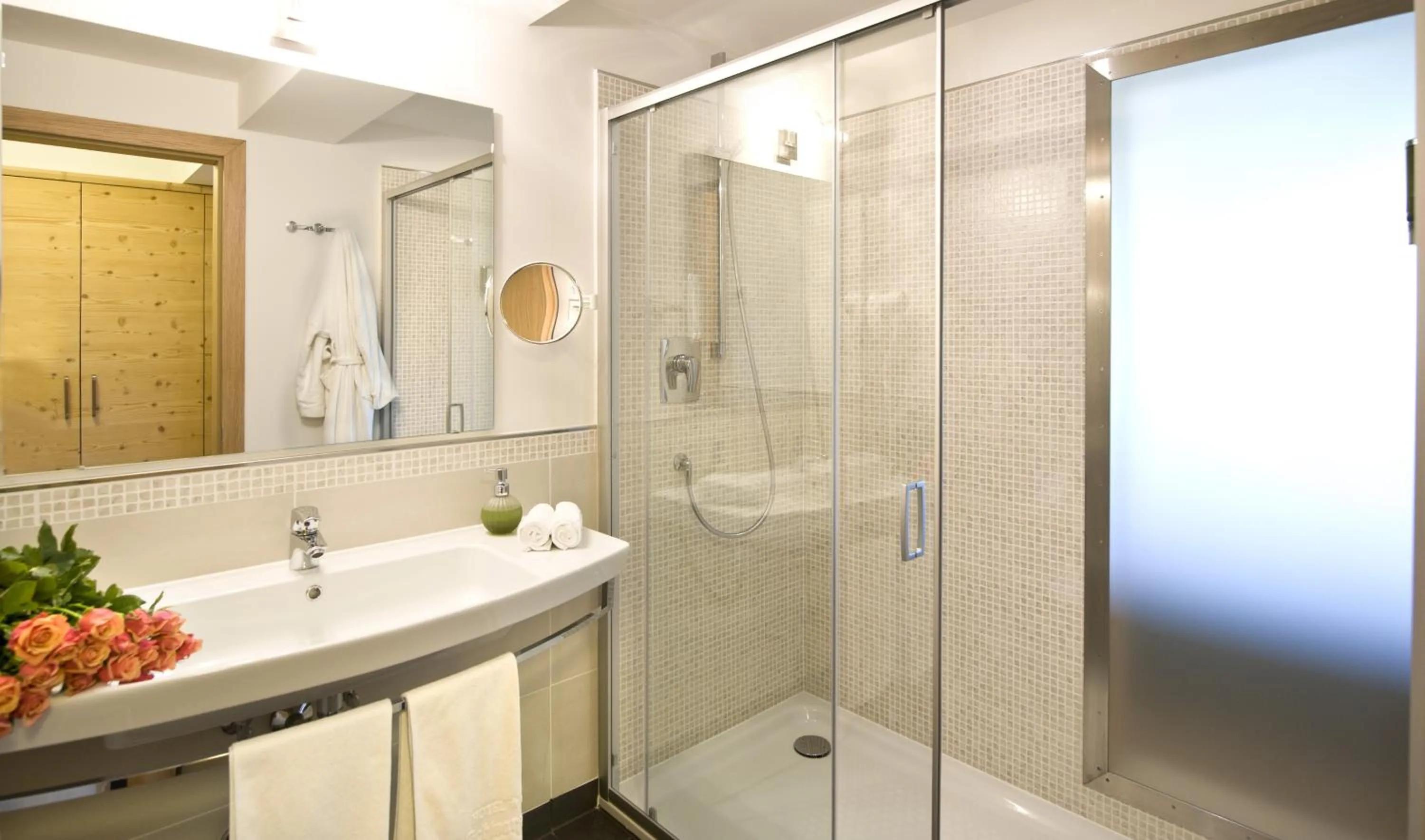 Shower in Schwarzer Adler