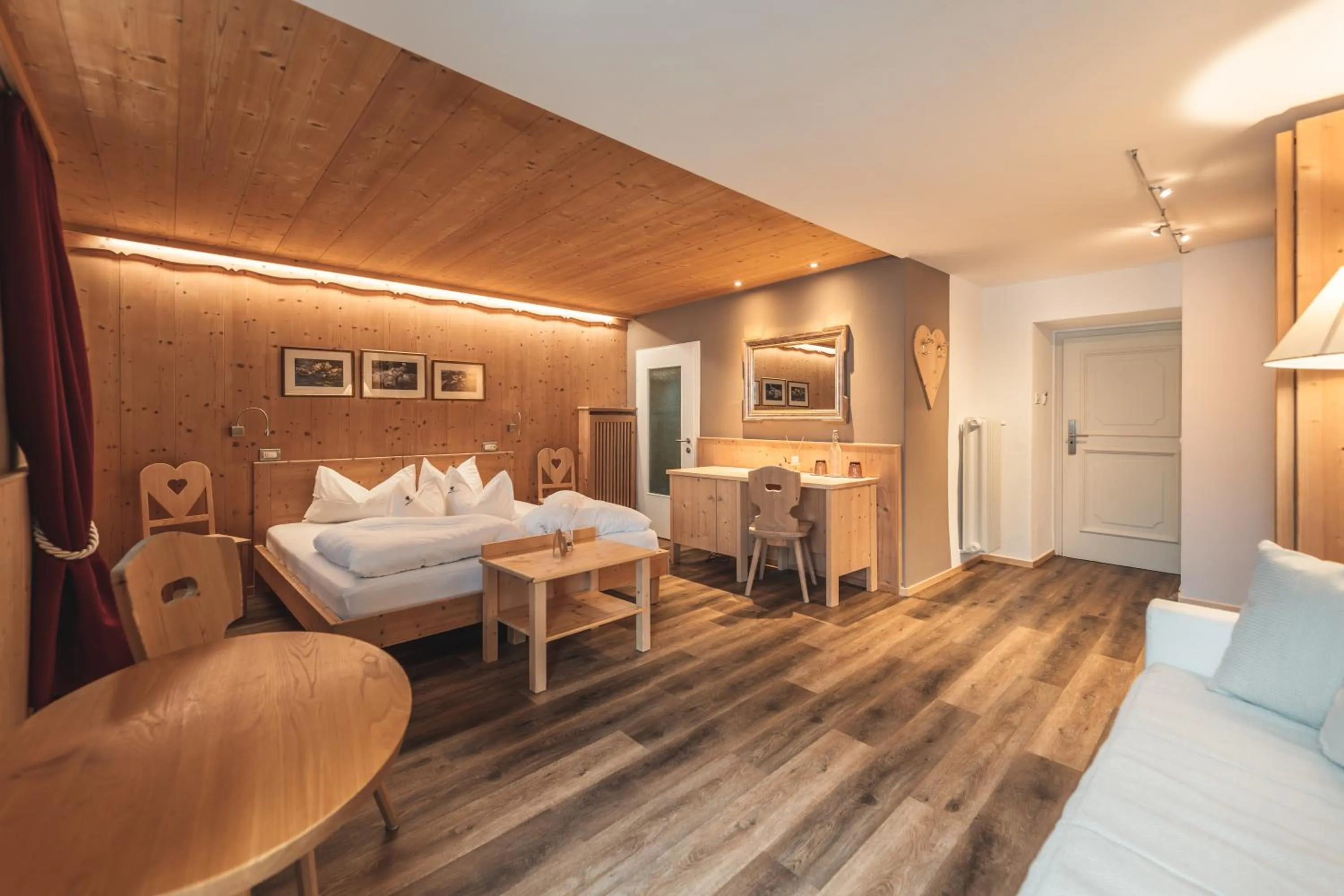 Bedroom, Bed in Schwarzer Adler