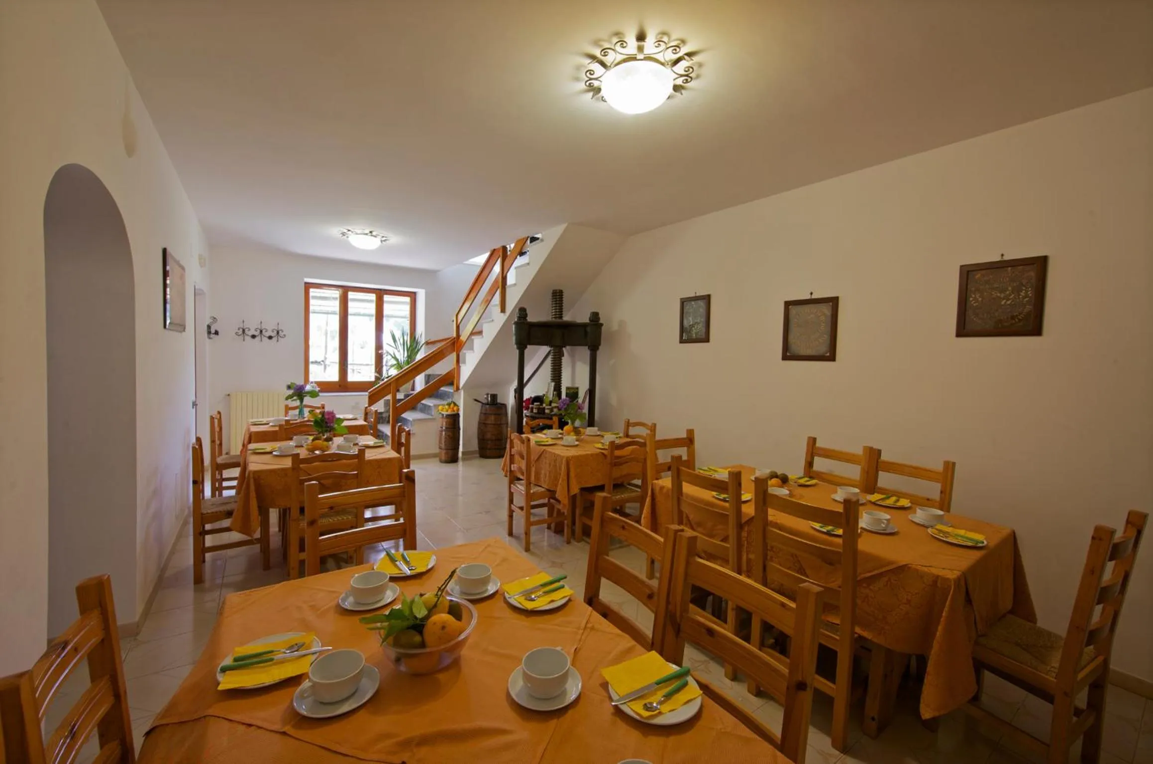 Restaurant/places to eat in Agriturismo La Lobra