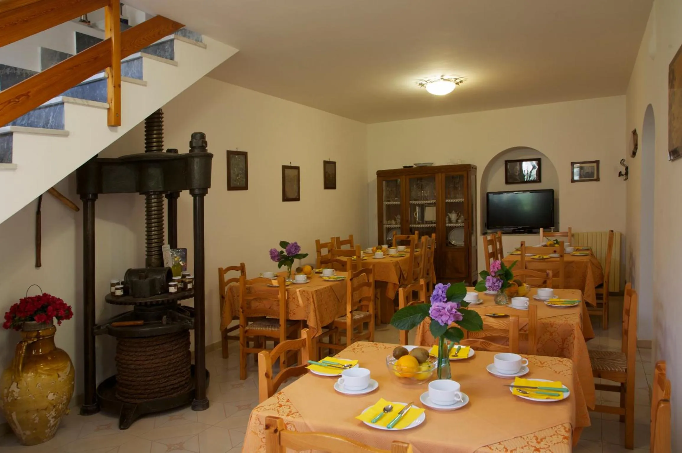 Restaurant/places to eat in Agriturismo La Lobra