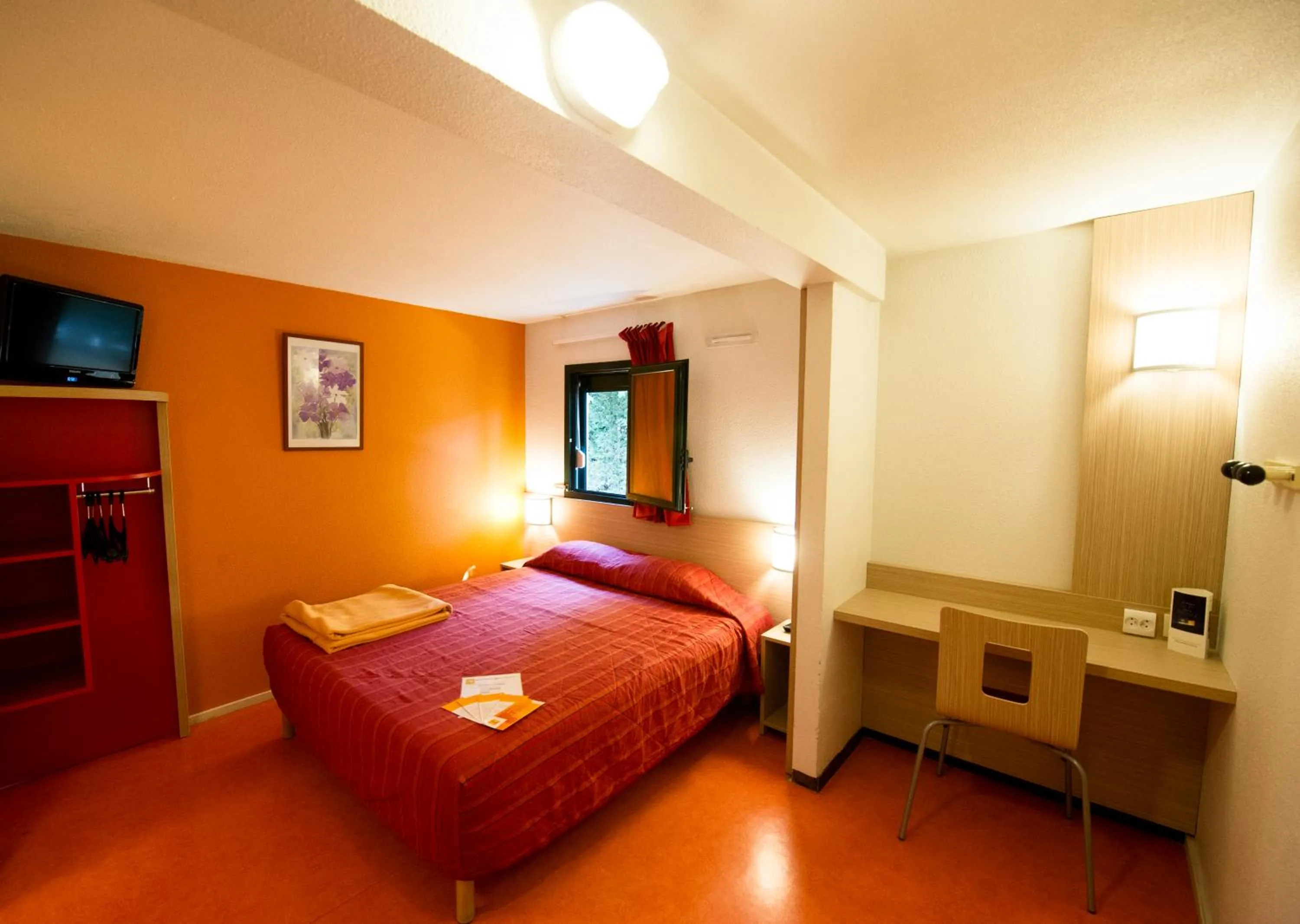 Bed in Premiere Classe Orleans Ouest - La Chapelle St Mesmin