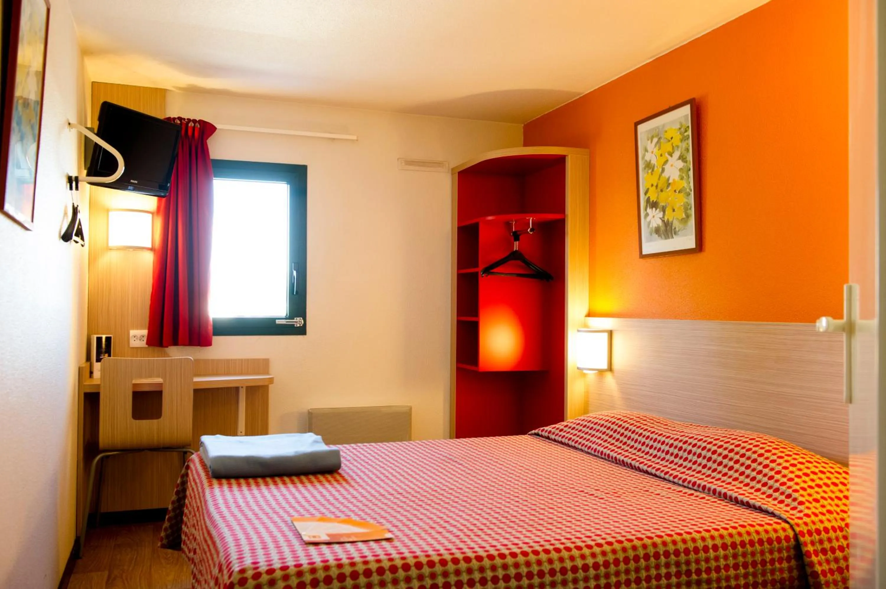 Bed in Premiere Classe Orleans Ouest - La Chapelle St Mesmin