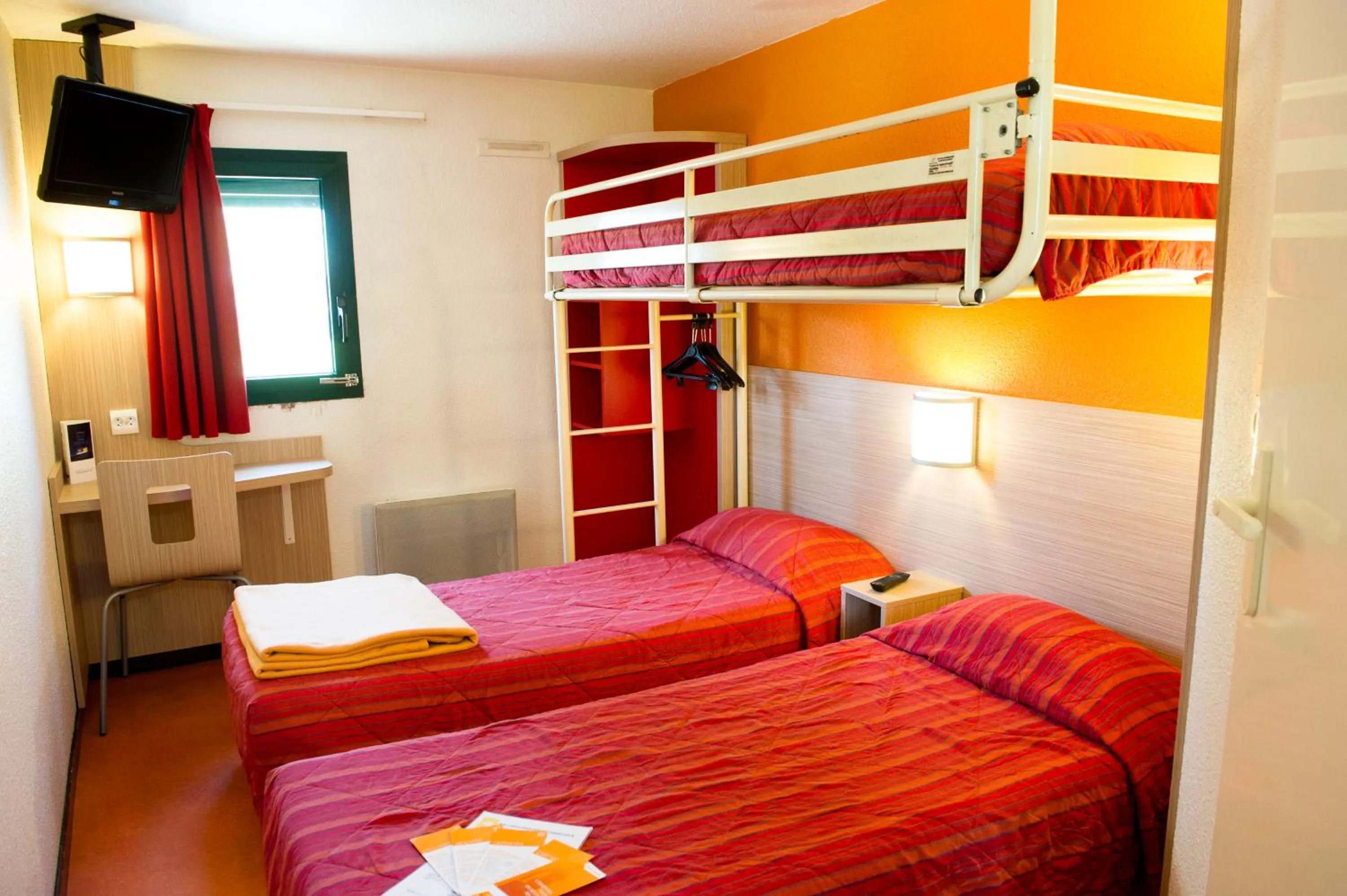 Bed in Premiere Classe Orleans Ouest - La Chapelle St Mesmin