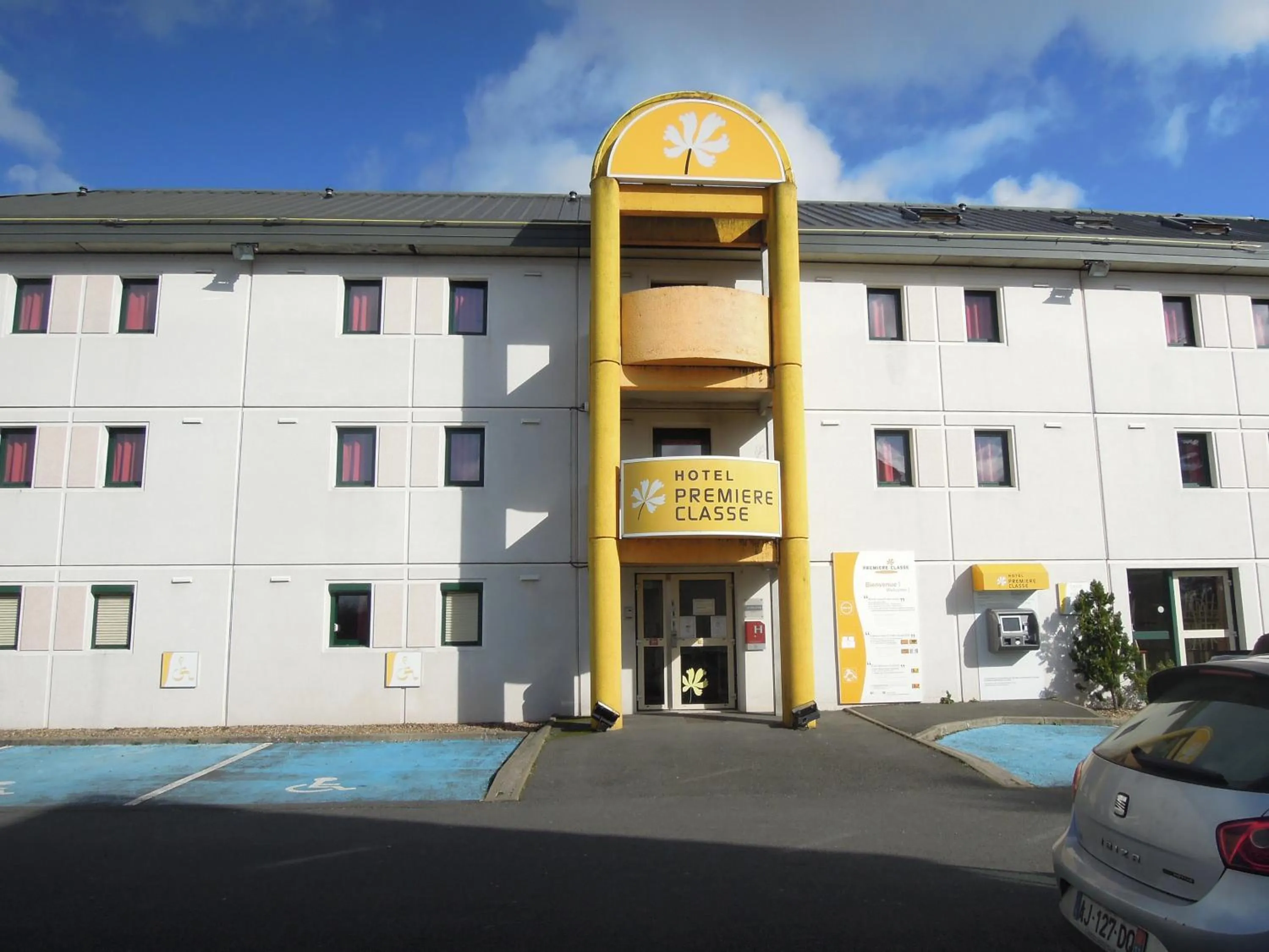 Facade/entrance in Premiere Classe Orleans Ouest - La Chapelle St Mesmin