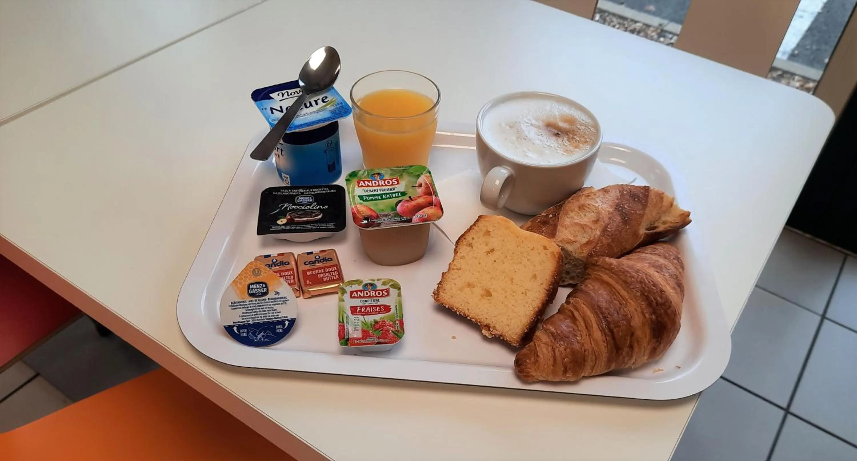 Breakfast in Premiere Classe Orleans Ouest - La Chapelle St Mesmin